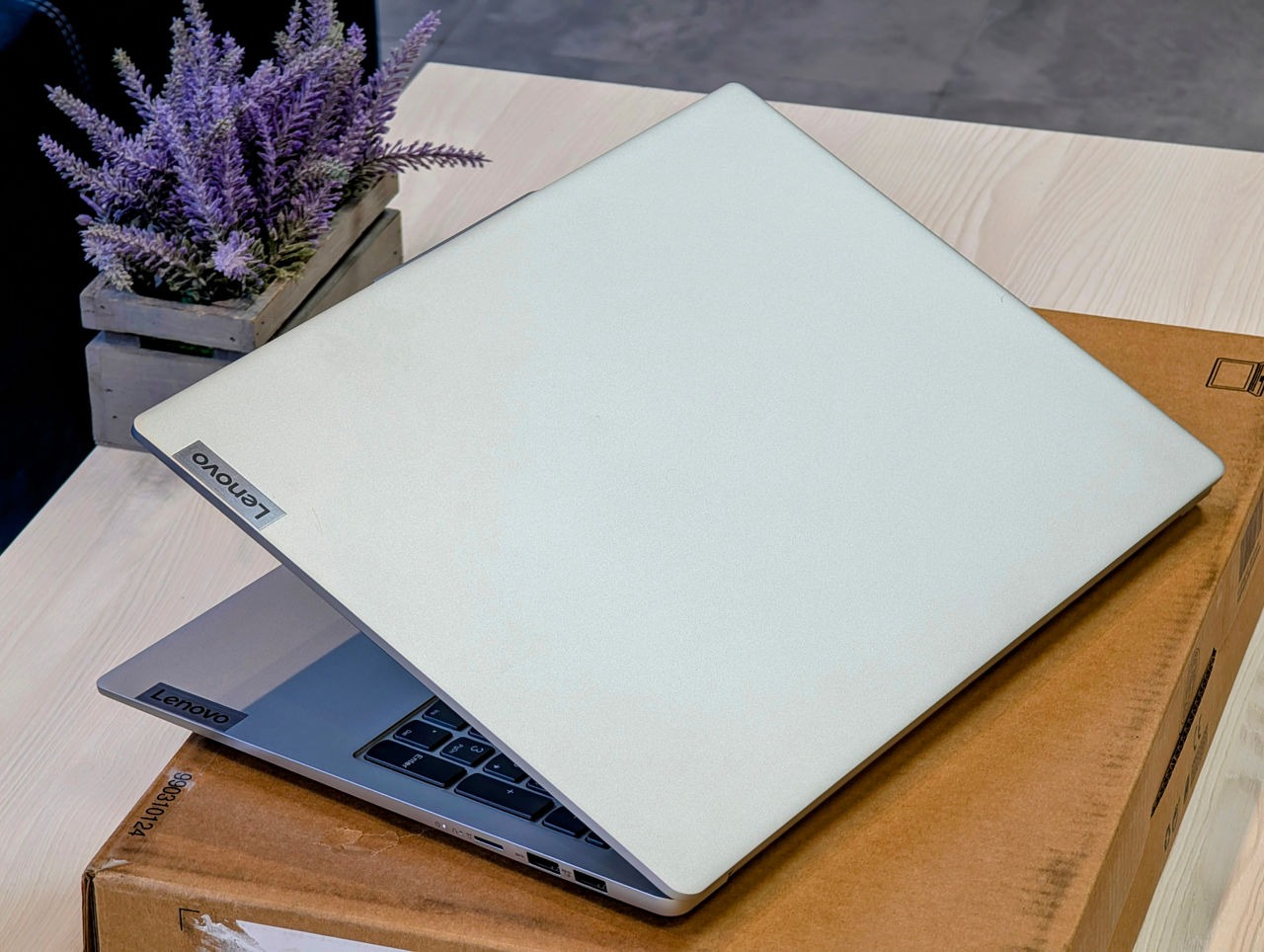 Lenovo IdeaPad Slim 3 16ABR8 | Ryzen 7 7730U | 16GB | SSD 512GB | 16″ WUXGA — vedere 2
