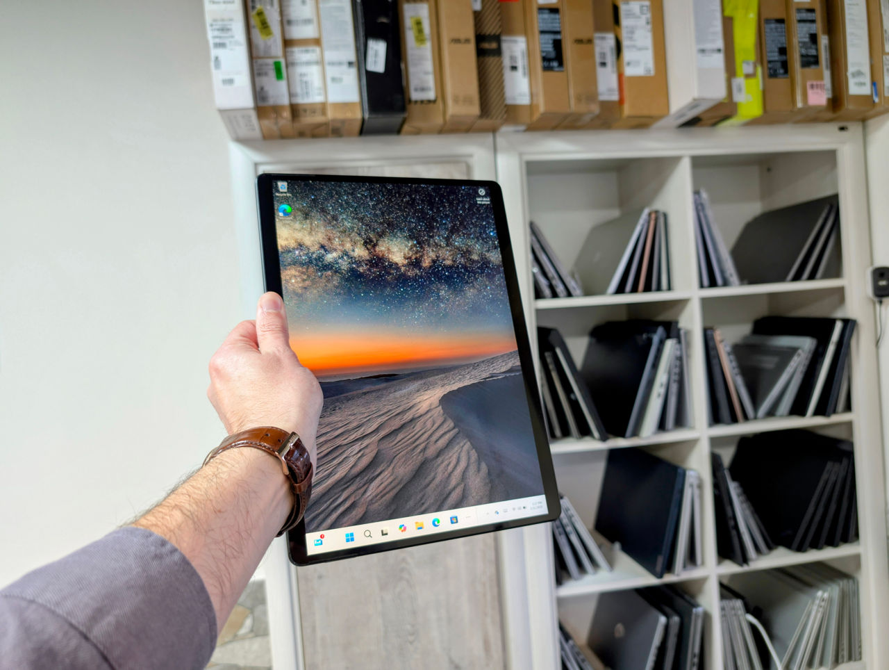Microsoft Surface Pro X | SQ2 | 16GB RAM | 256GB SSD | 13″ PixelSense Touch | Tastatură roșie — miniatură 10
