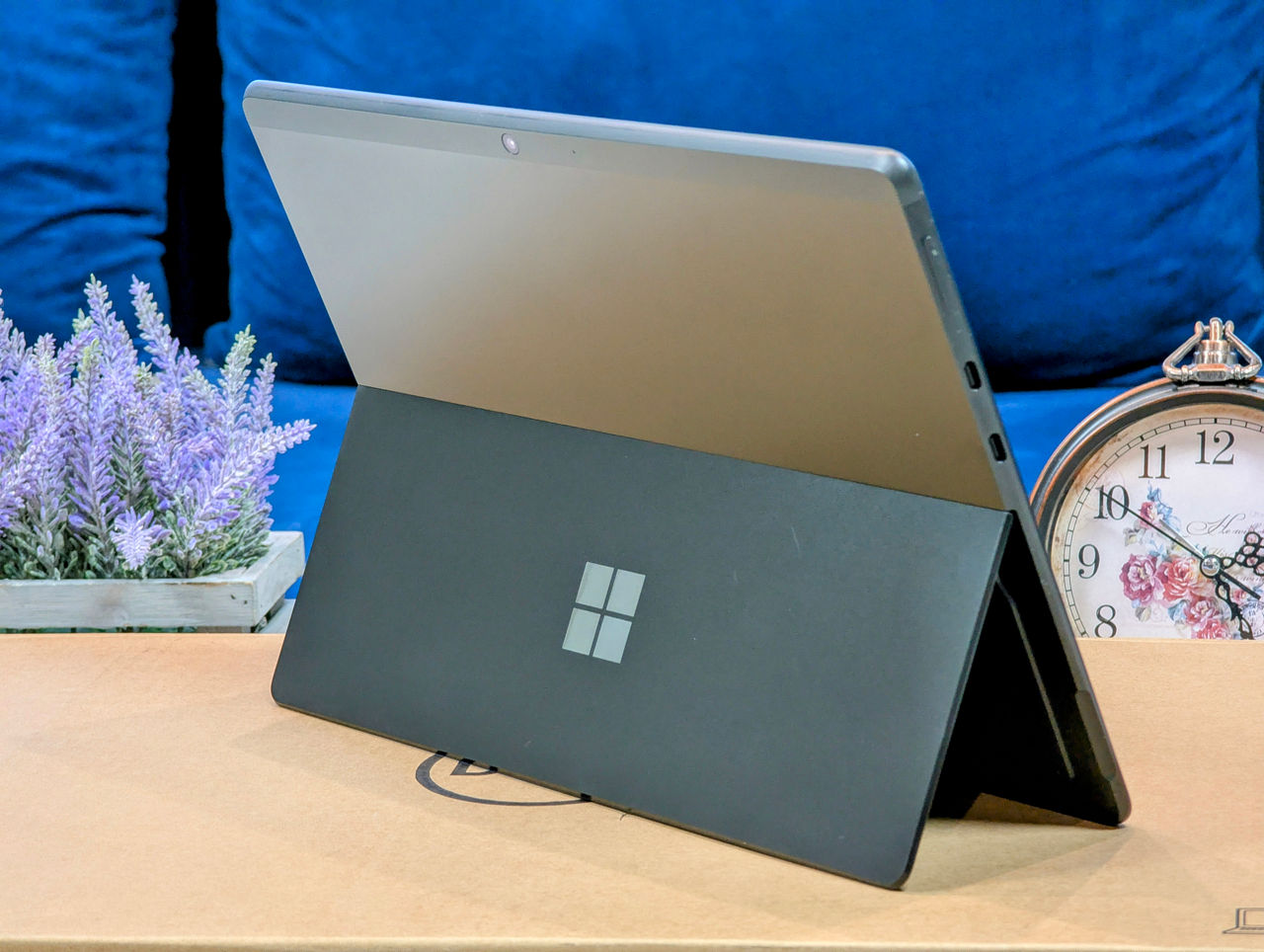 Microsoft Surface Pro X | SQ2 | 16GB RAM | 256GB SSD | 13″ PixelSense Touch | Tastatură roșie — miniatură 13