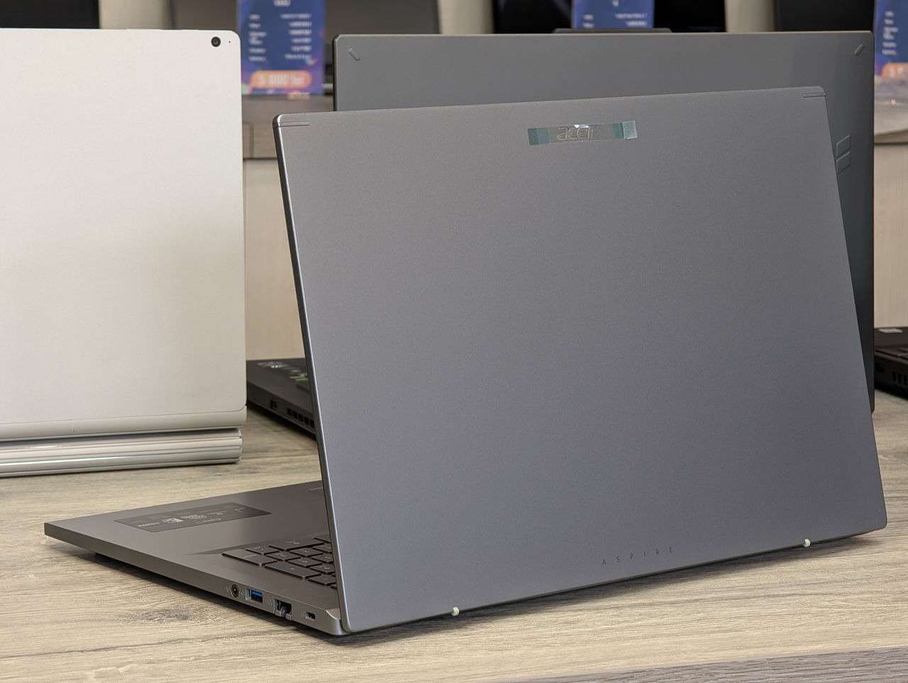 Nou! Acer Aspire 17 | Core 7 150U | 16GB | SSD 1TB | Intel Graphics | FHD IPS — vedere 2