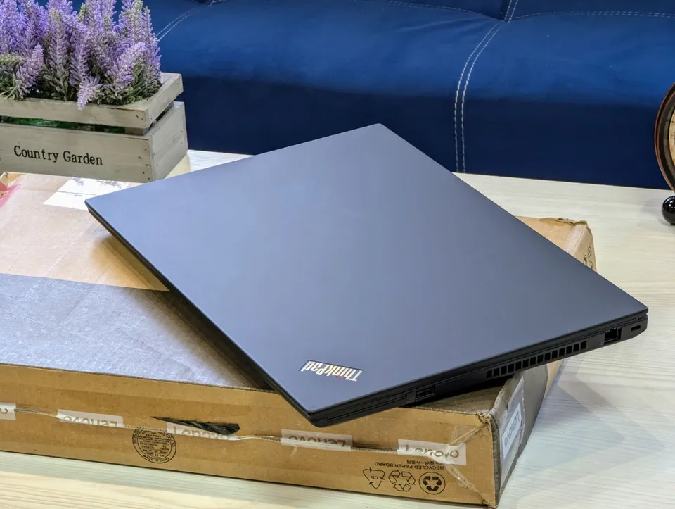 Lenovo ThinkPad T15 Gen 1 | i7-10610U | 16GB | SSD 1TB | NVIDIA MX330 | 15,6″ 4K — vedere 2