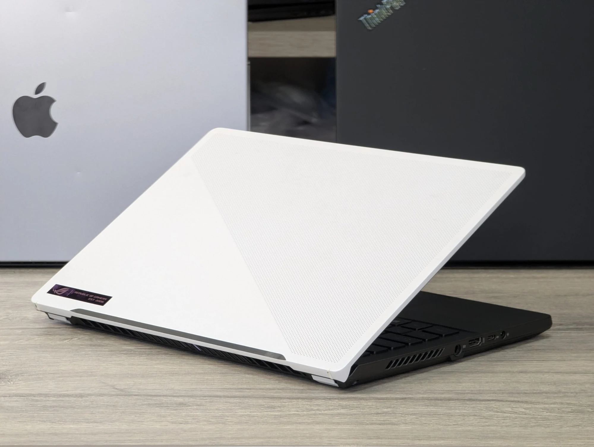 ASUS ROG Zephyrus G14 | Ryzen 9 6900HS | 16GB DDR5 | 1TB SSD | Radeon RX 6800S 8GB | 14.0″ 2K — miniatură 10