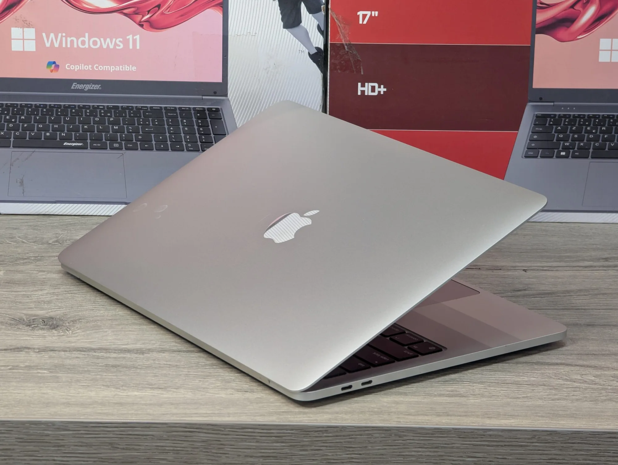 Apple MacBook Pro 13 (2020) | Apple M1 | 16GB RAM | 1TB | 13.3″ — miniatură 14