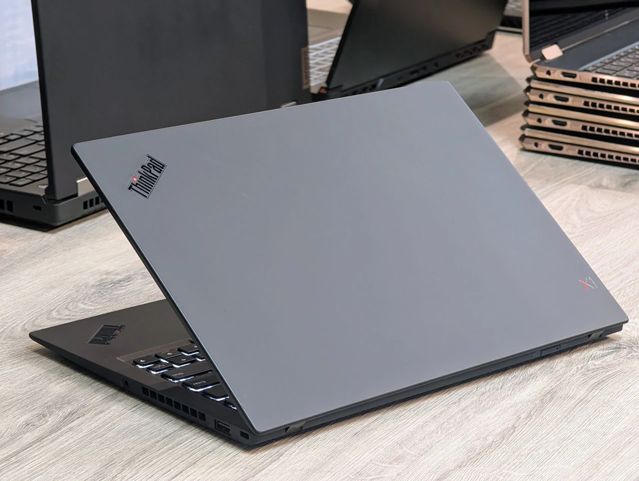 Lenovo ThinkPad X1 Carbon Gen 6 | i7 8550U | 16GB | 256GB | 14″ IPS — miniatură 13