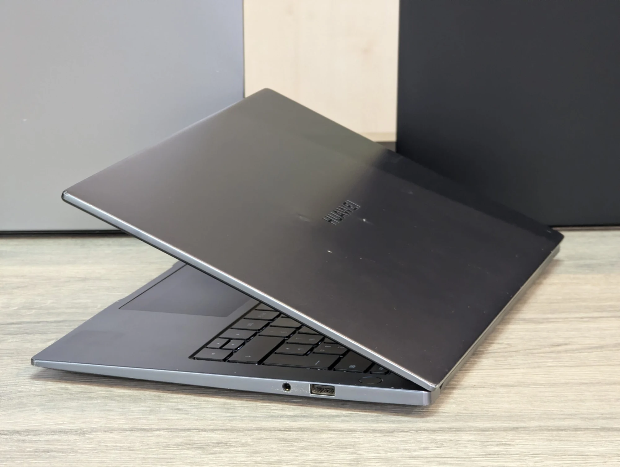 Huawei MateBook D 14 (NBLK-WAX9X) | Ryzen 7 3700U | 8GB | 256GB SSD | RX Vega 10 | 14.0″ Full HD IPS — miniatură 10