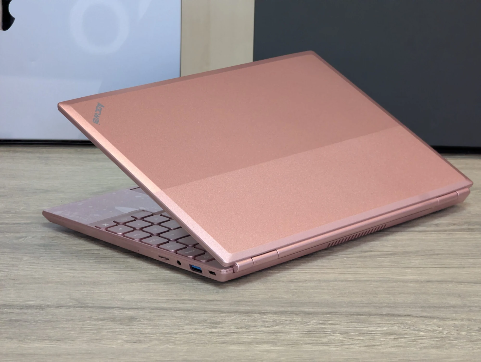 Nou! Aocwei A7 Rose Gold | Intel Celeron N5095 | 8GB | 256GB SSD | Intel UHD | 14.1″ Full HD — miniatură 9