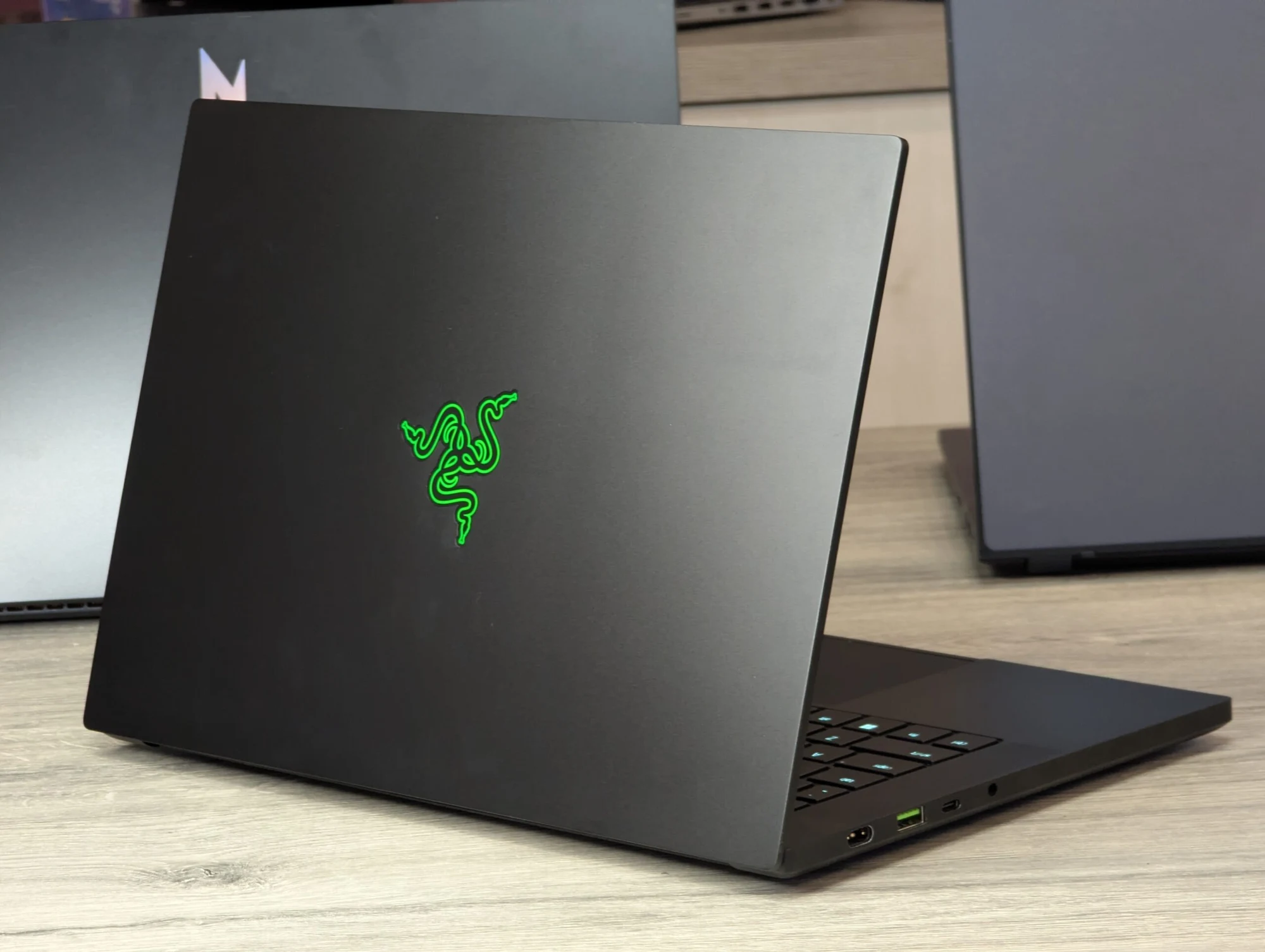Ca nou! Razer Blade 14 (2022) | AMD Ryzen 7 6800H | RTX 3070 Ti 8GB | 16GB RAM | 1TB | 14.0″ 2.5K 165Hz — miniatură 9