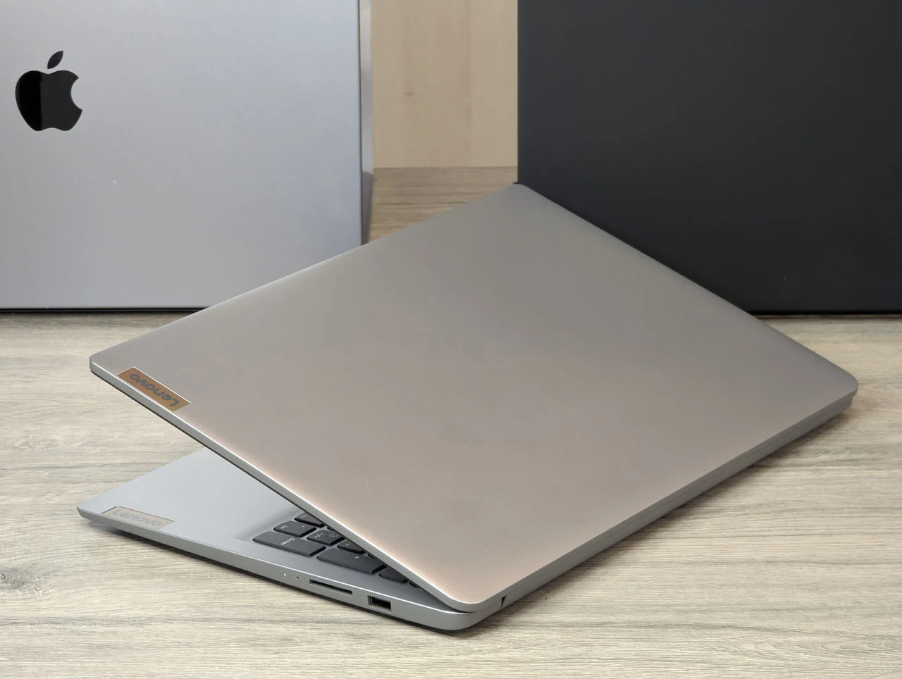 Lenovo IdeaPad 3 15ABA7 | Ryzen 7 5700U | 16GB | 512GB SSD | AMD Radeon Graphics | 15.6″ Full HD — miniatură 8
