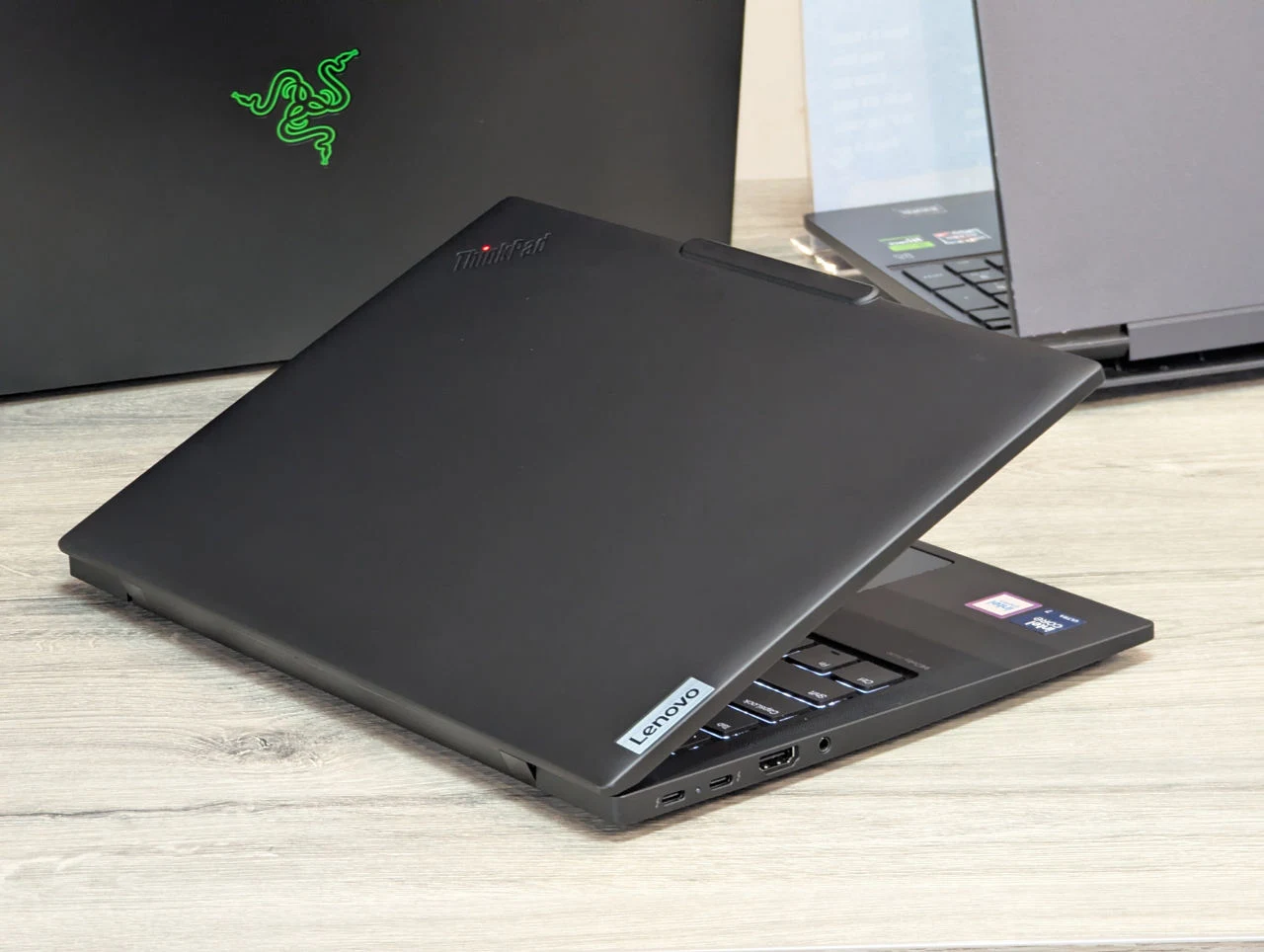 Lenovo ThinkPad T14s Gen 5 | Ultra 7 155U | 32GB Ram | 512GB — miniatură 12