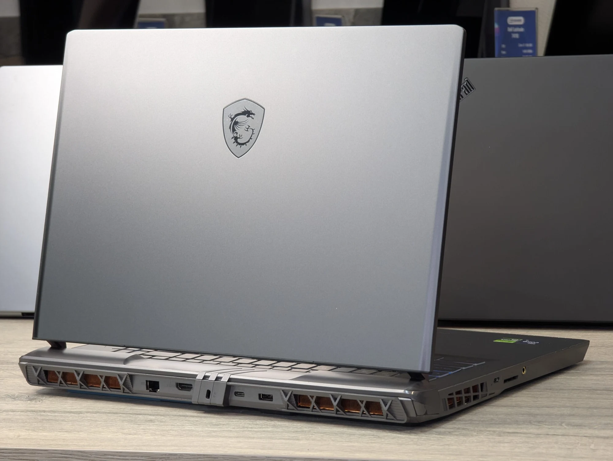 MSI Vector 17 HX | i9-13980HX | 32GB | 1TB | RTX 4080 | 17.3″ 240Hz — miniatură 14