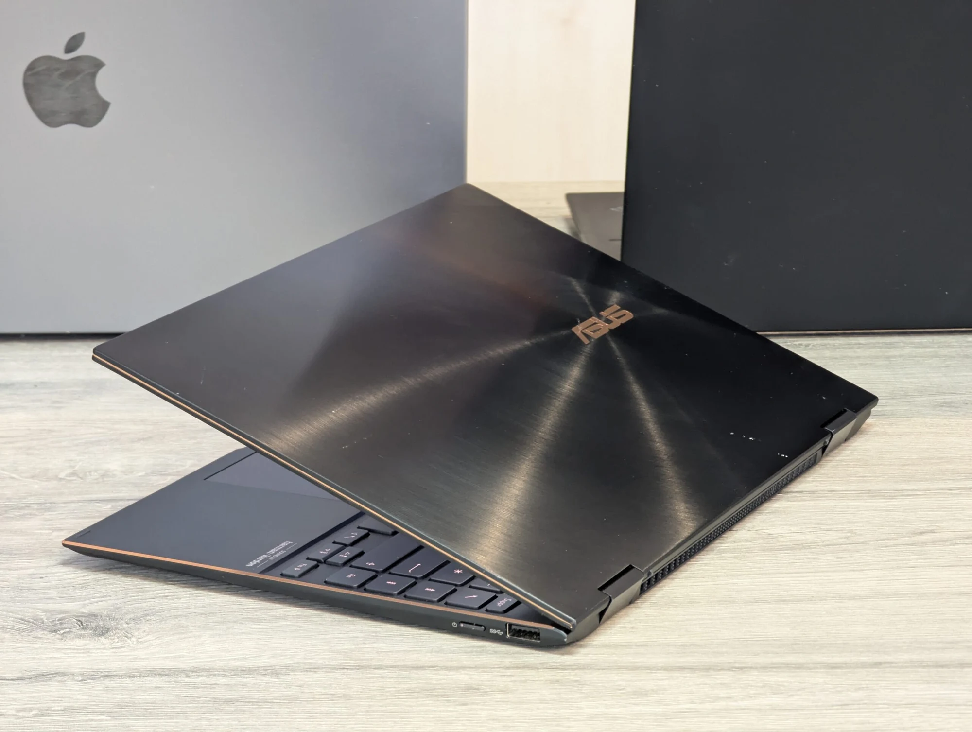 ASUS ZenBook Flip 13 | Intel Core i7-1165G7 | 16GB | 512GB Intel | Iris Xe | 13.3″ 4K UHD Touch — miniatură 9