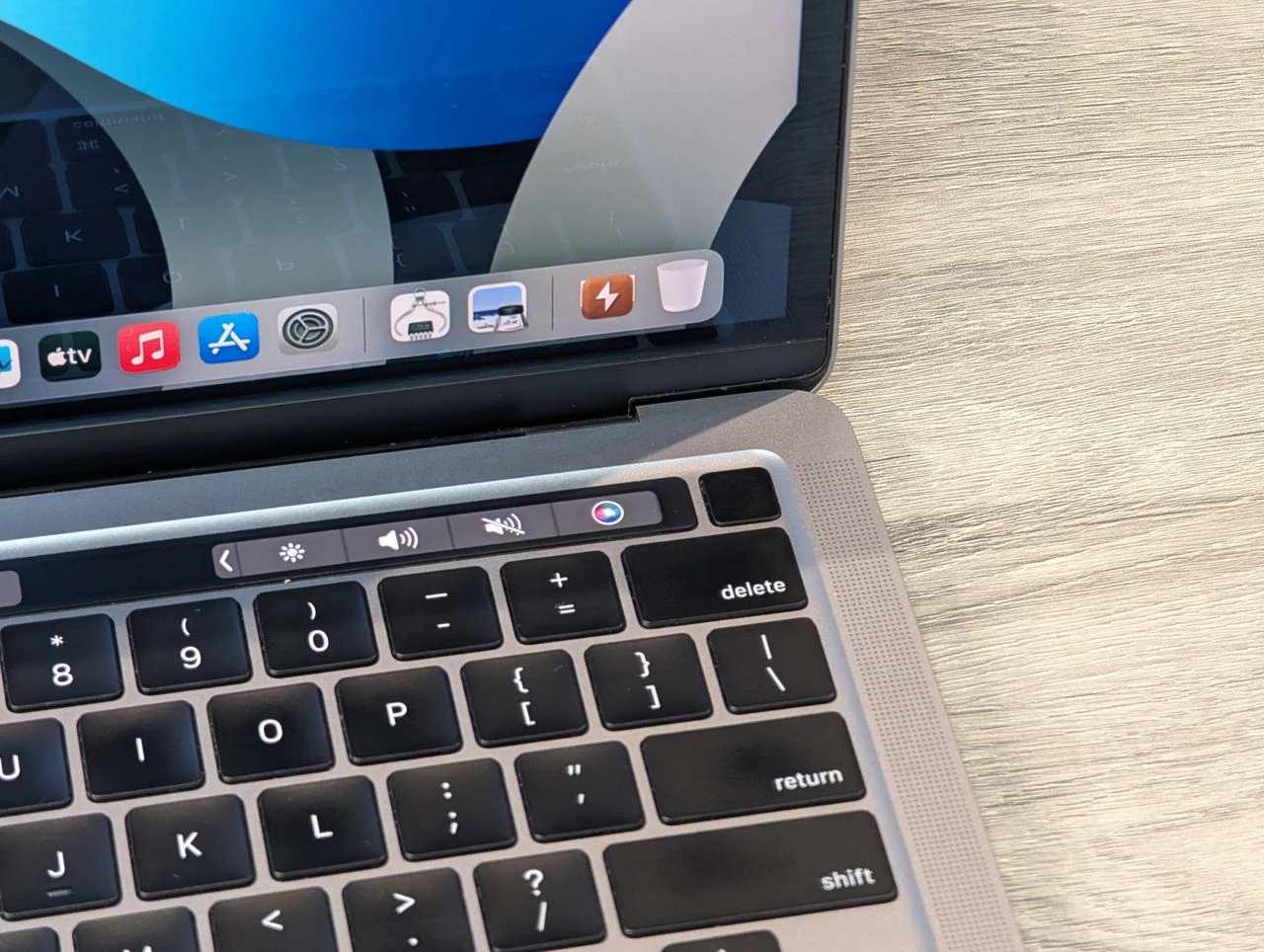 Apple MacBook Pro 13 (2020) | Apple M1 | 16GB RAM | 256GB SSD | 13.3″ — miniatură 13