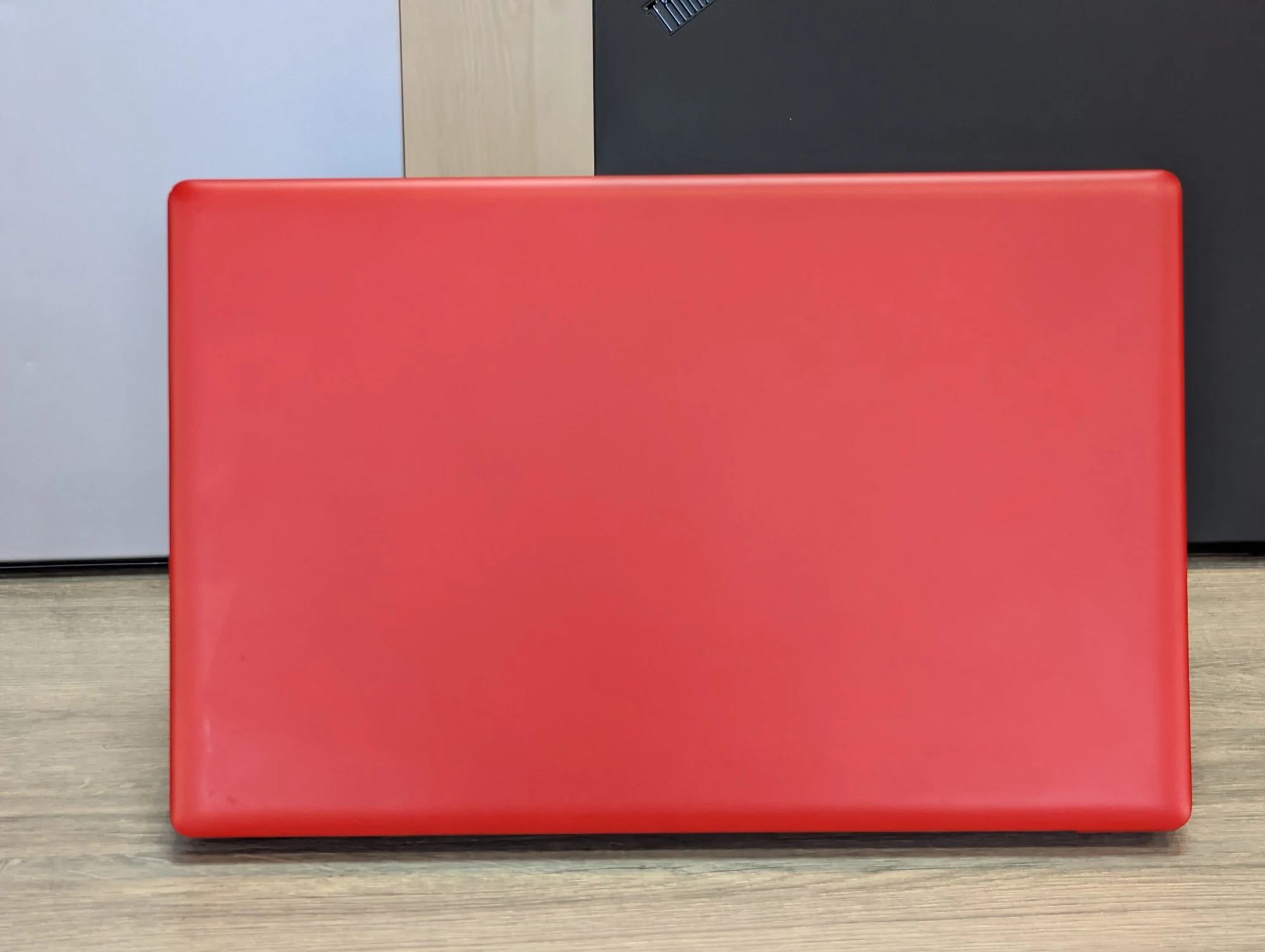 Nou! Laptop 15.6″ Red | Intel Celeron J4125 | 8GB | 256GB SSD | Intel UHD 600 | Windows 11 — miniatură 6