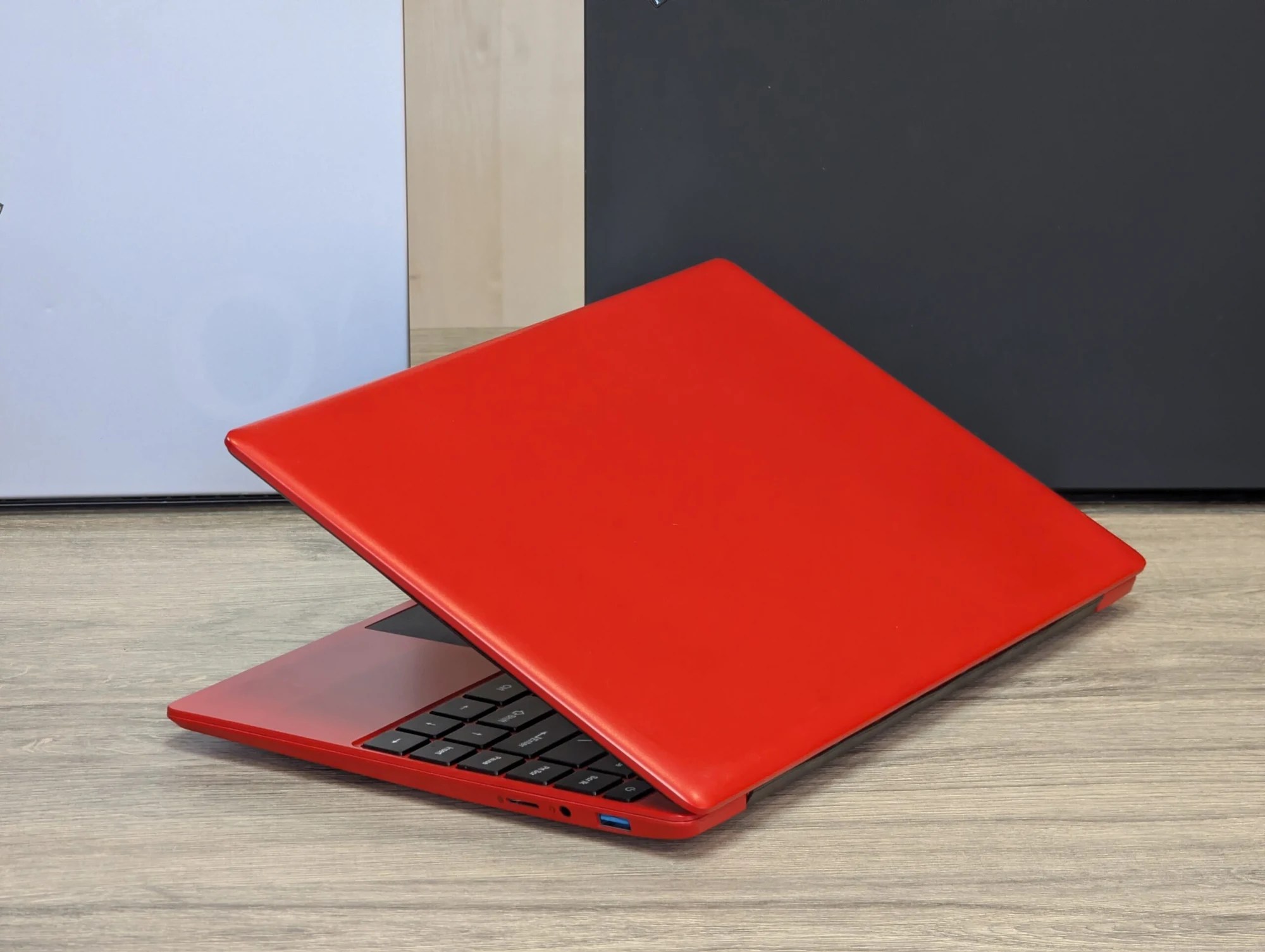 Nou! Laptop 15.6″ Red | Intel Celeron J4125 | 8GB | 256GB SSD | Intel UHD 600 | Windows 11 — miniatură 9