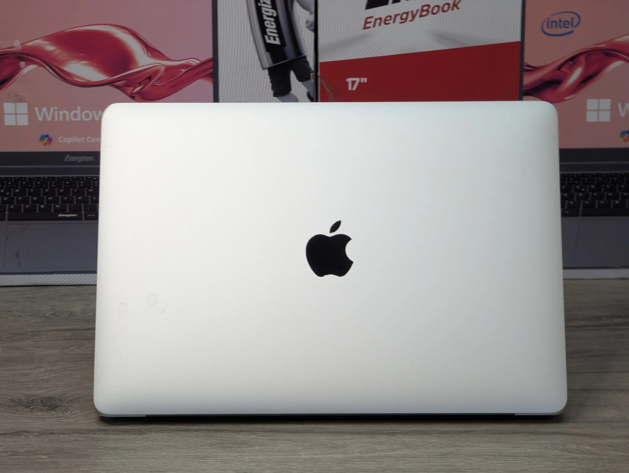Apple MacBook Pro 13 (2020) | Apple M1 | 16GB RAM | 1TB | 13.3″ — miniatură 9