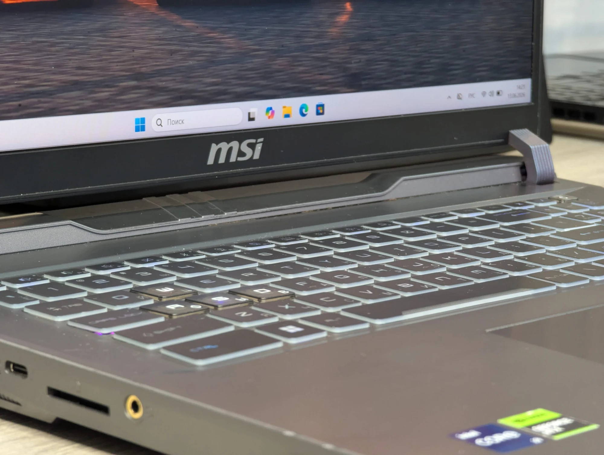 MSI Vector 17 HX | i9-13980HX | 32GB | 1TB | RTX 4080 | 17.3″ 240Hz — miniatură 12