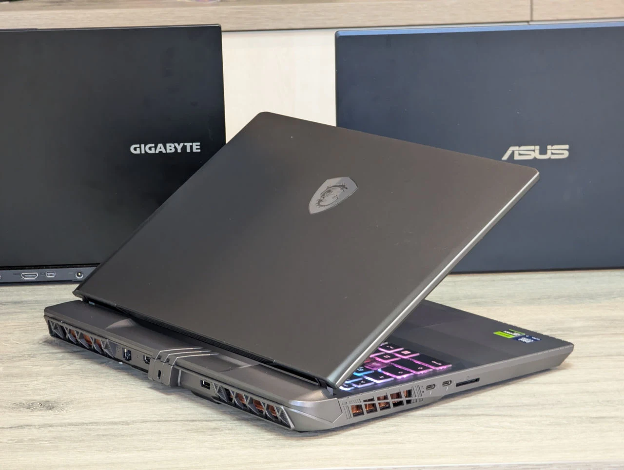 Ca nou! MSI Vector 16 HX AI | Intel Ultra 7 255HX | RTX 5070 Ti | 16GB | 1TB | 16″ 2.5K 240Hz — miniatură 11