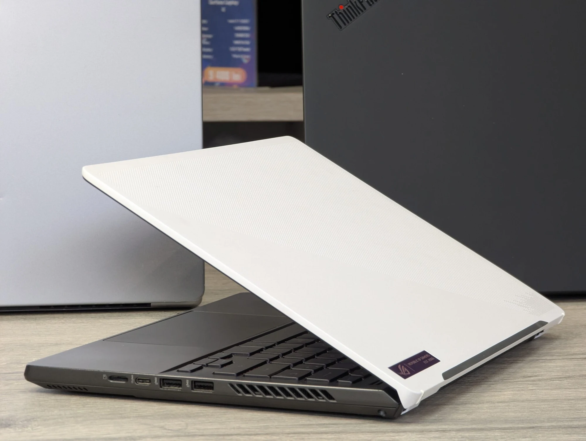 ASUS ROG Zephyrus G14 | Ryzen 9 6900HS | 16GB DDR5 | 1TB SSD | Radeon RX 6800S 8GB | 14.0″ 2K — miniatură 9
