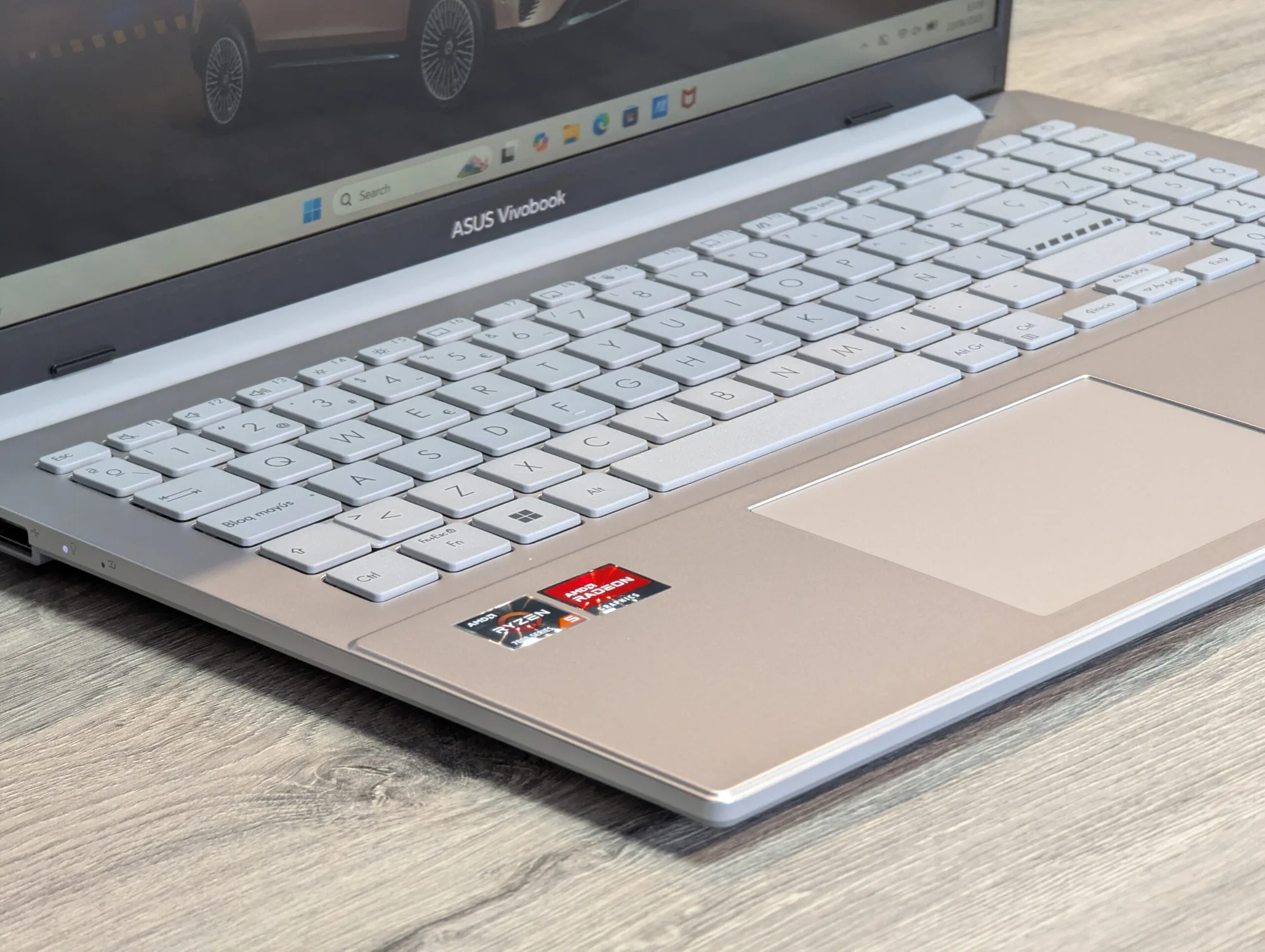 Nou! ASUS Vivobook 15 | Ryzen 5 7520U | 16GB | 512GB | AMD Radeon Graphics | 15.6″ Full HD — miniatură 7