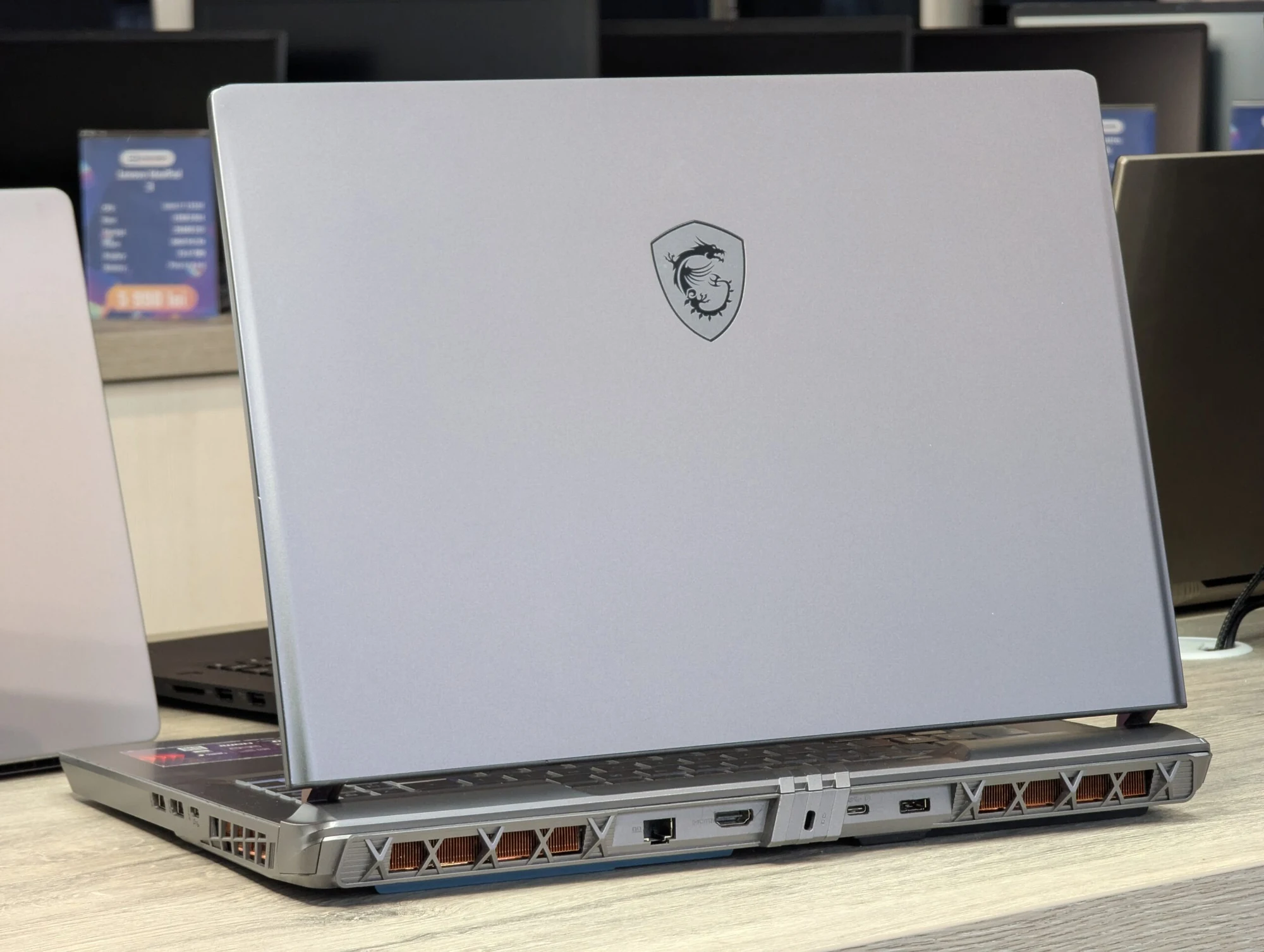 MSI Vector 17 HX | i9-13980HX | 32GB | 1TB | RTX 4080 | 17.3″ 240Hz — miniatură 13