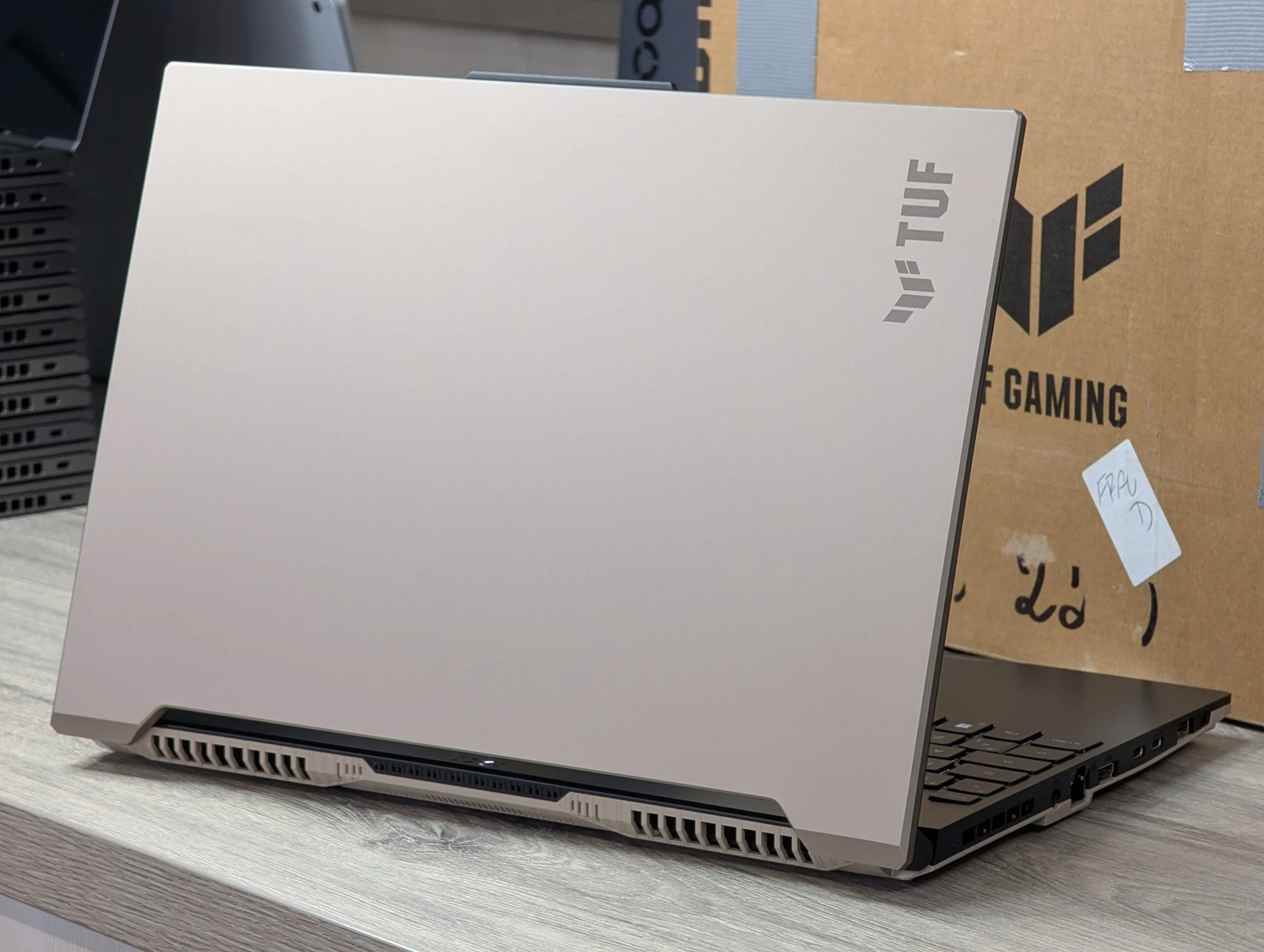 Asus Tuf Gaming A16 FA617NSR | Ryzen 7 7435HS | 16GB | 512GB | RX 7600S | 16.0″ 144Hz — miniatură 13