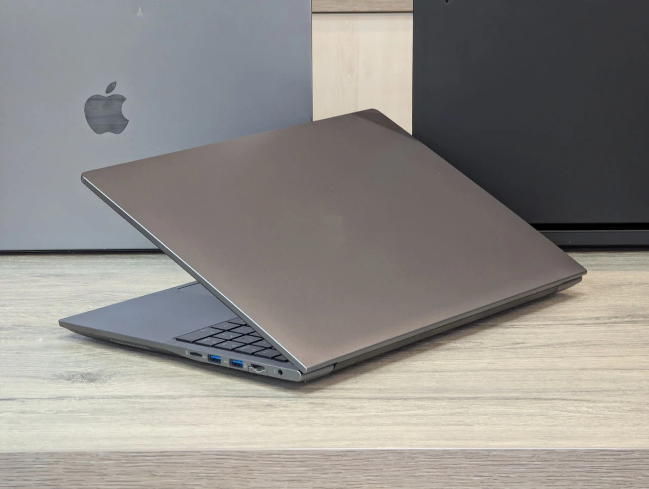 Laptop PC 15.6″ | Intel Core i5 | 16GB | 256GB SSD | Full HD — miniatură 12