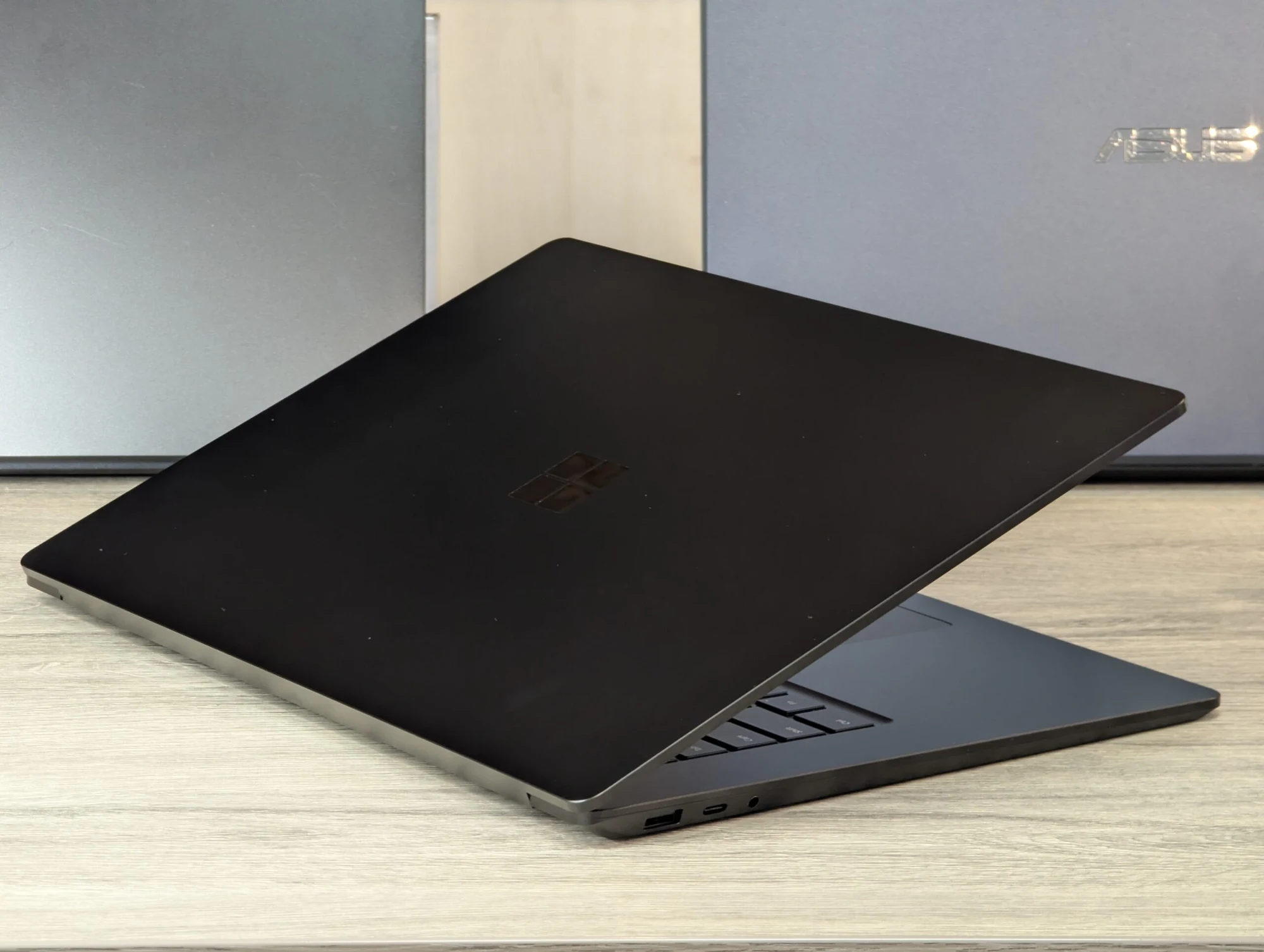 Ca nou! Microsoft Surface Laptop 4 15″ | Intel i7-1185G7 | 32GB RAM | 1TB SSD | Touch — miniatură 10