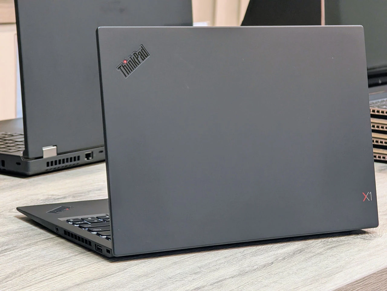 Lenovo ThinkPad X1 Carbon Gen 6 | i7 8550U | 16GB | 256GB | 14″ IPS — miniatură 11
