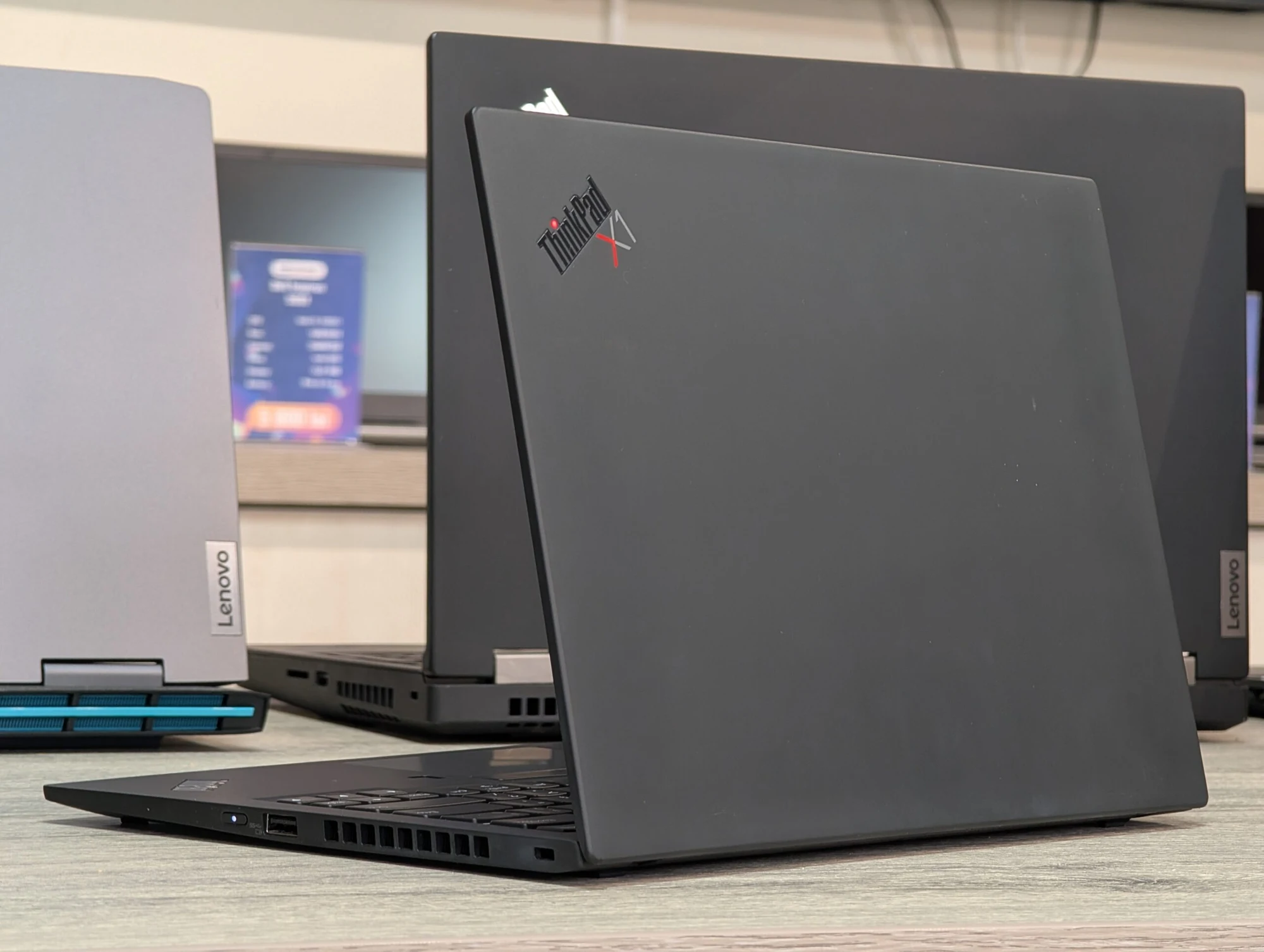 Lenovo ThinkPad X1 Carbon Gen 8 | i5 10210U | 16GB | 256GB | Intel UHD | 14.0″ FHD — miniatură 11