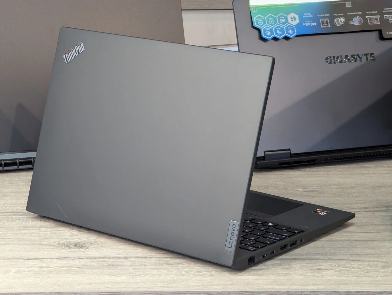 Lenovo ThinkPad T16 Gen 1 | Ryzen 7 PRO 6850U | 16GB Ram | 256GB | 16″ — miniatură 9