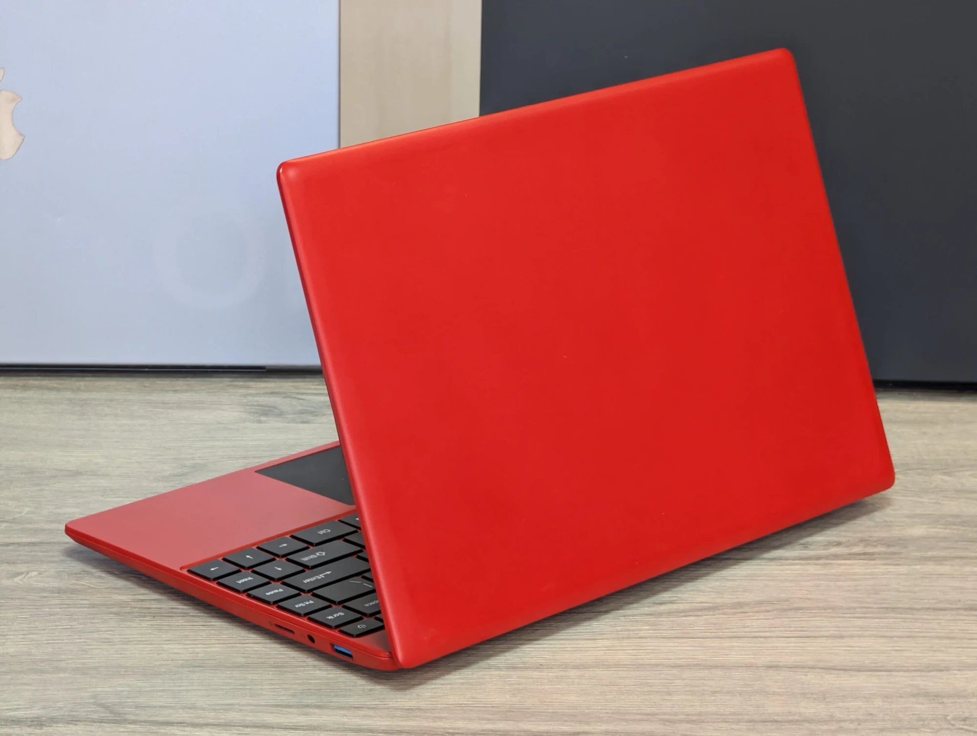 Nou! Laptop 15.6″ Red | Intel Celeron J4125 | 8GB | 256GB SSD | Intel UHD 600 | Windows 11 — miniatură 8