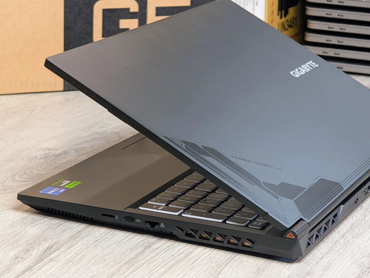 Gigabyte G5 | i7 13620H | 16GB | 512GB | RTX 4050 | 15.6″ 144Hz — miniatură 16