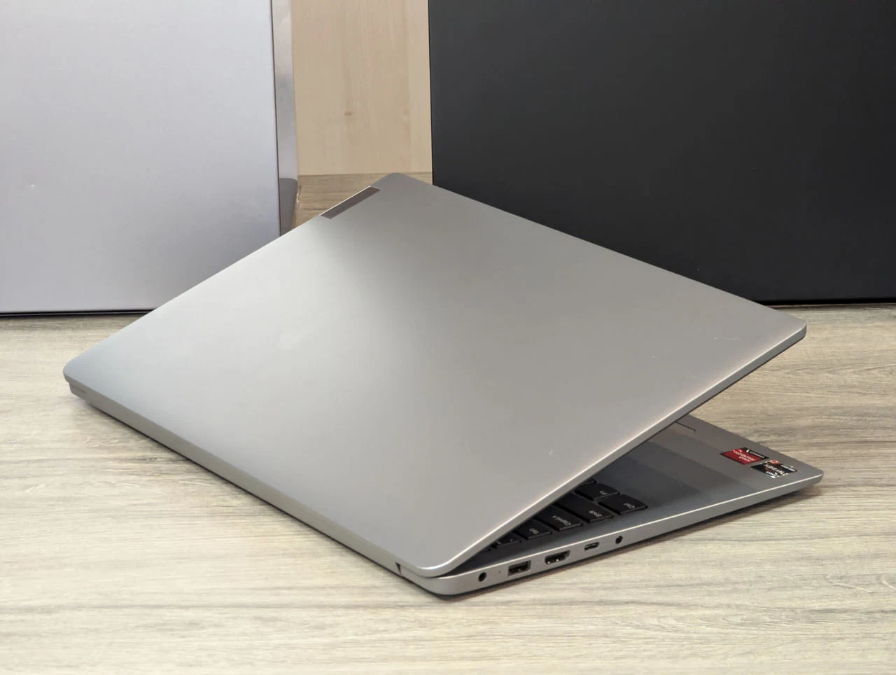 Lenovo IdeaPad 3 15ABA7 | Ryzen 7 5700U | 16GB | 512GB SSD | AMD Radeon Graphics | 15.6″ Full HD — miniatură 9