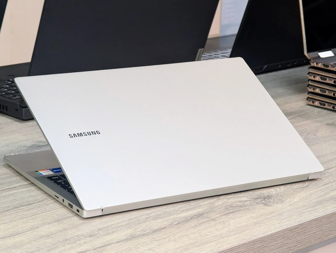 Samsung Galaxy Book 750TDA | Intel i7 1165G7 | 16GB | 256GB | Intel Iris Xe MAX | 15.6″ FHD — miniatură 10
