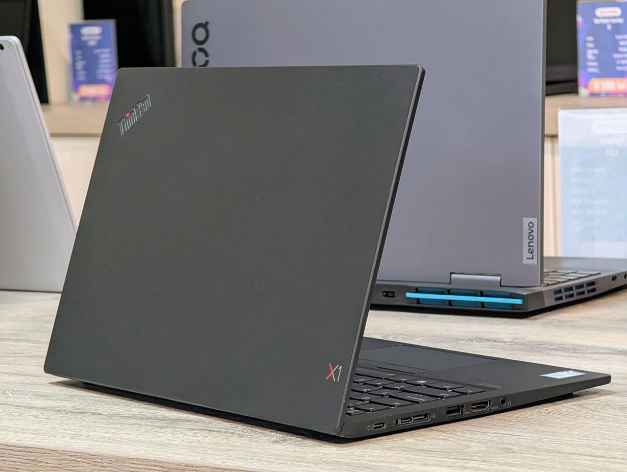 Lenovo ThinkPad X1 Carbon Gen 6 | i5-8265U | 16 GB | 256GB | 14″ IPS — miniatură 6