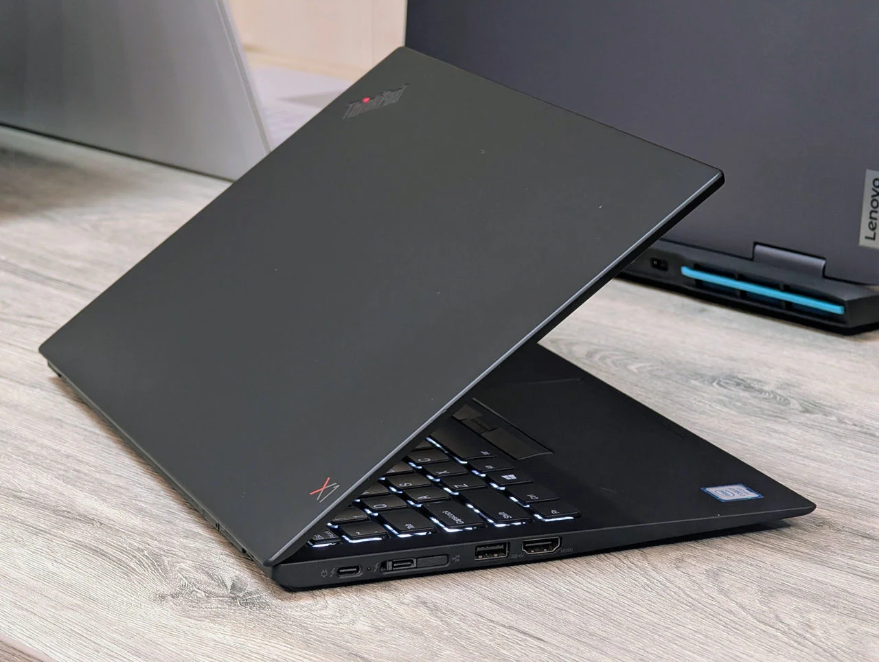 Lenovo ThinkPad X1 Carbon Gen 6 | i7 8550U | 16GB | 256GB | 14″ IPS — miniatură 14