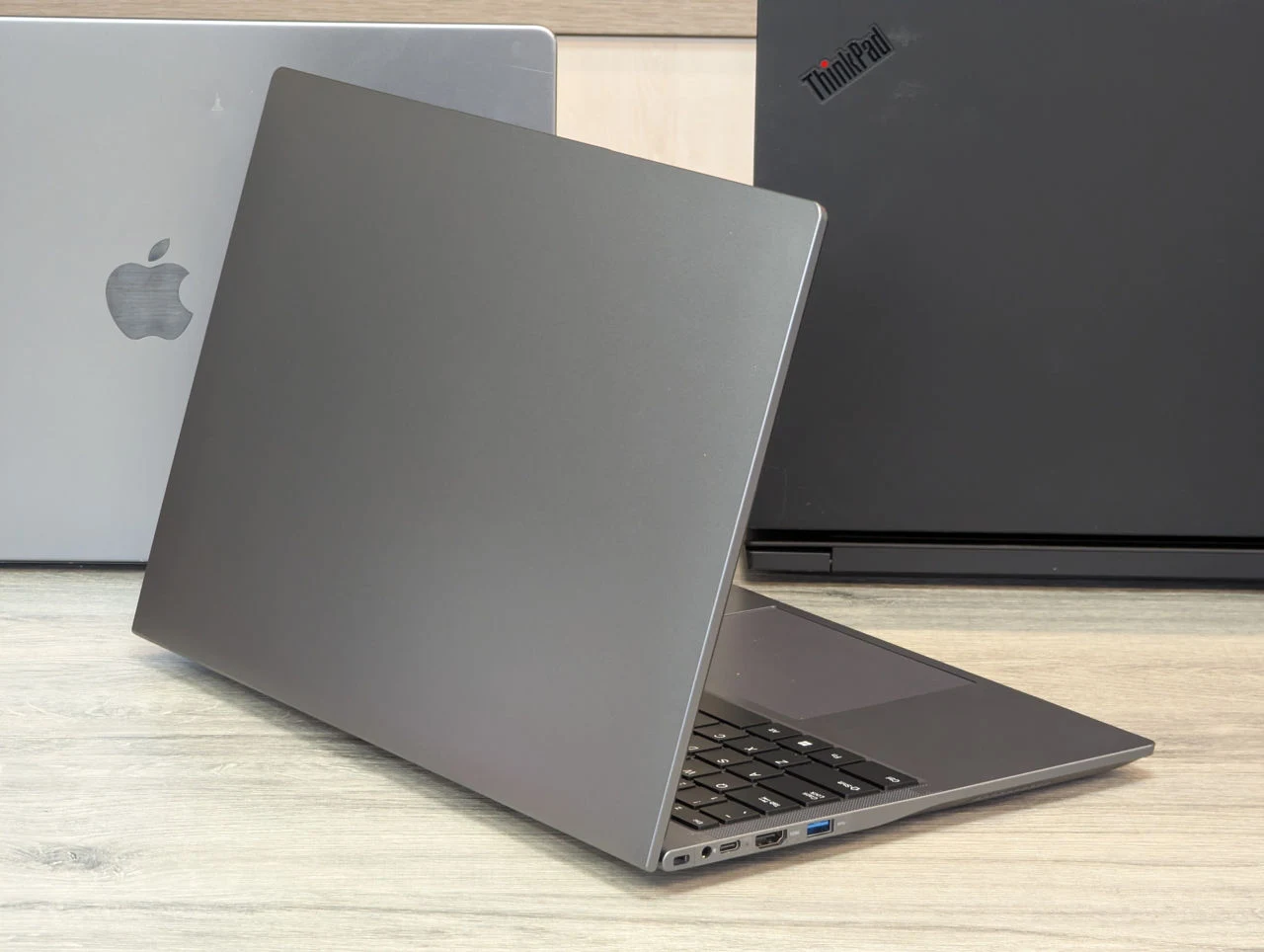 Laptop PC 15.6″ | Intel Core i5 | 16GB | 256GB SSD | Full HD — miniatură 9