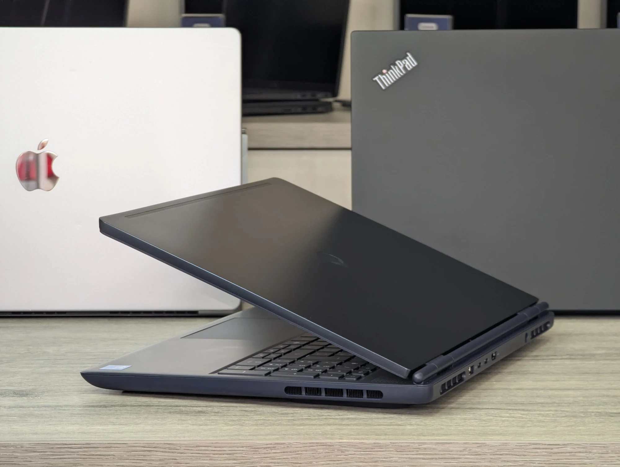 Alienware 16 Aurora AC16250 | Intel Core 7 240H | 16GB DDR5 | 1TB SSD | RTX 5060 8GB | 16.0″ 2.5K 120Hz — miniatură 11