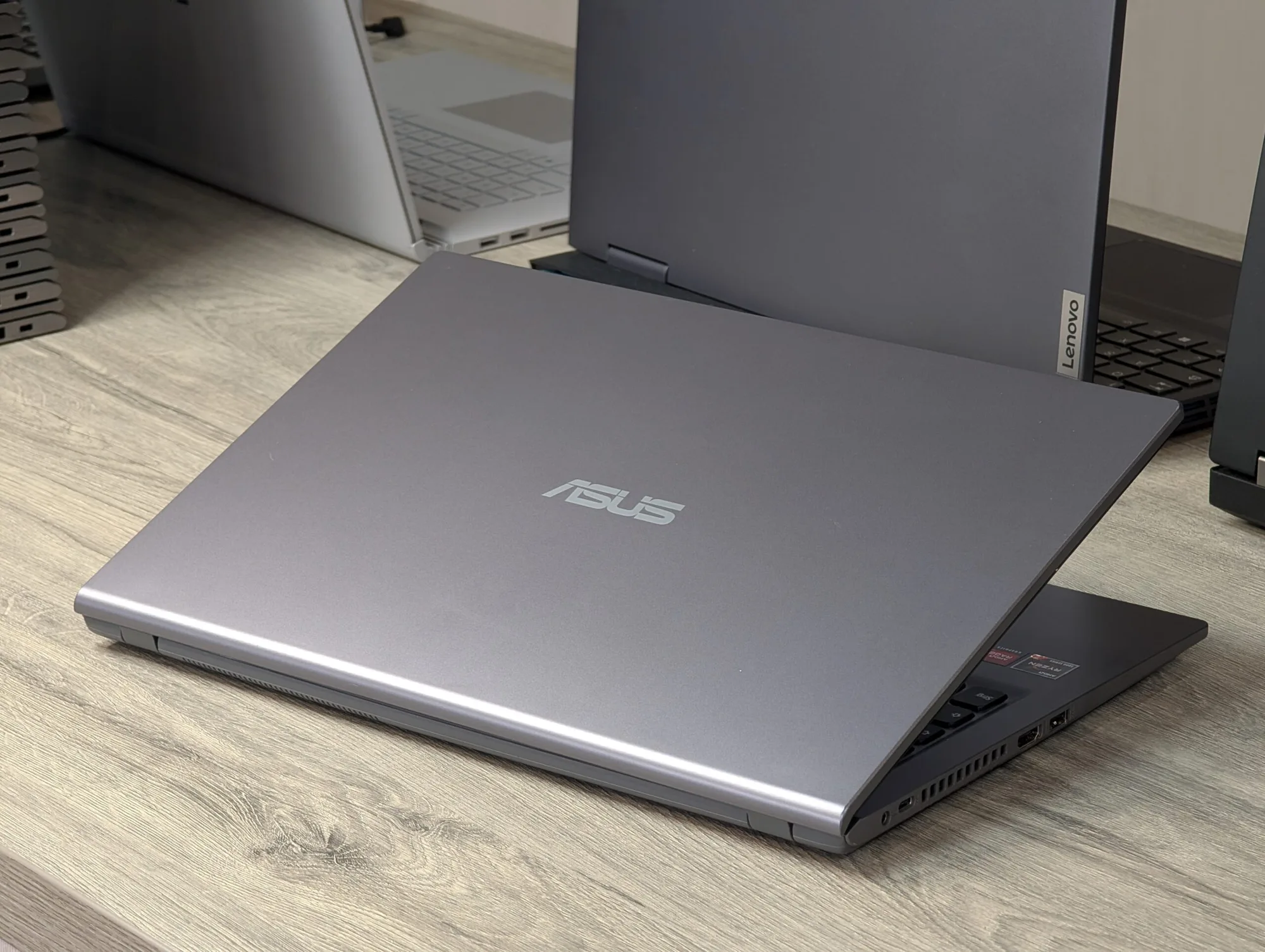 Asus VivoBook 15 X515UA | Ryzen 7 5700U | 16GB | 256GB | Radeon Graphics | 15.6″ FHD — miniatură 13