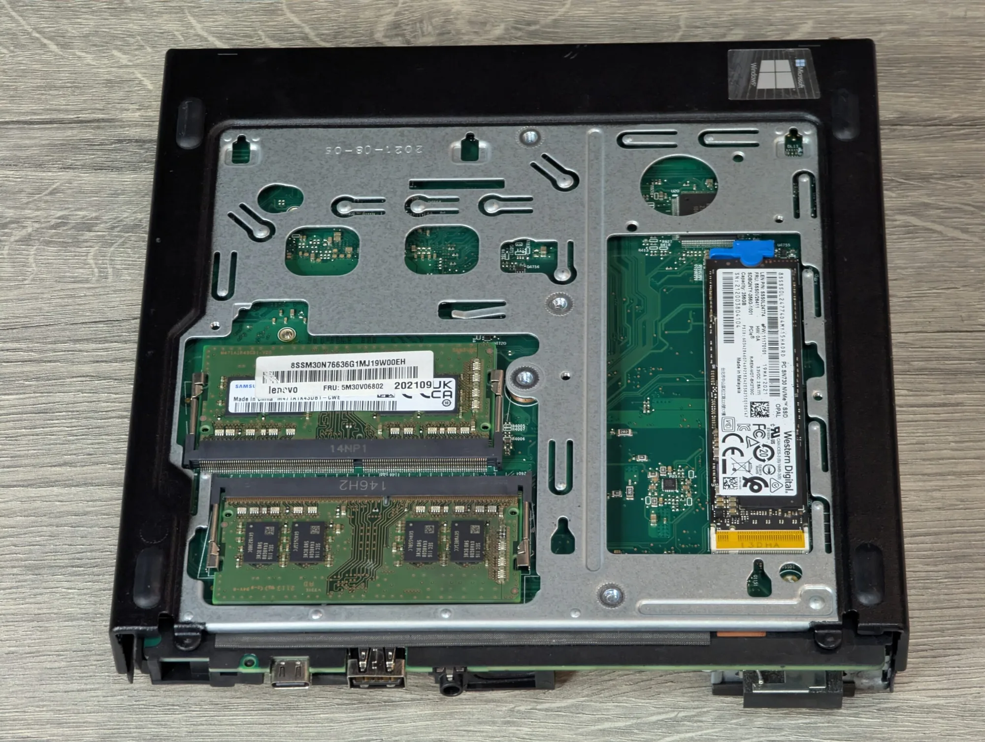 Lenovo ThinkCentre M70q Tiny | Intel i5-1035G1 | 16GB RAM | 256GB SSD + 320GB HDD — miniatură 6
