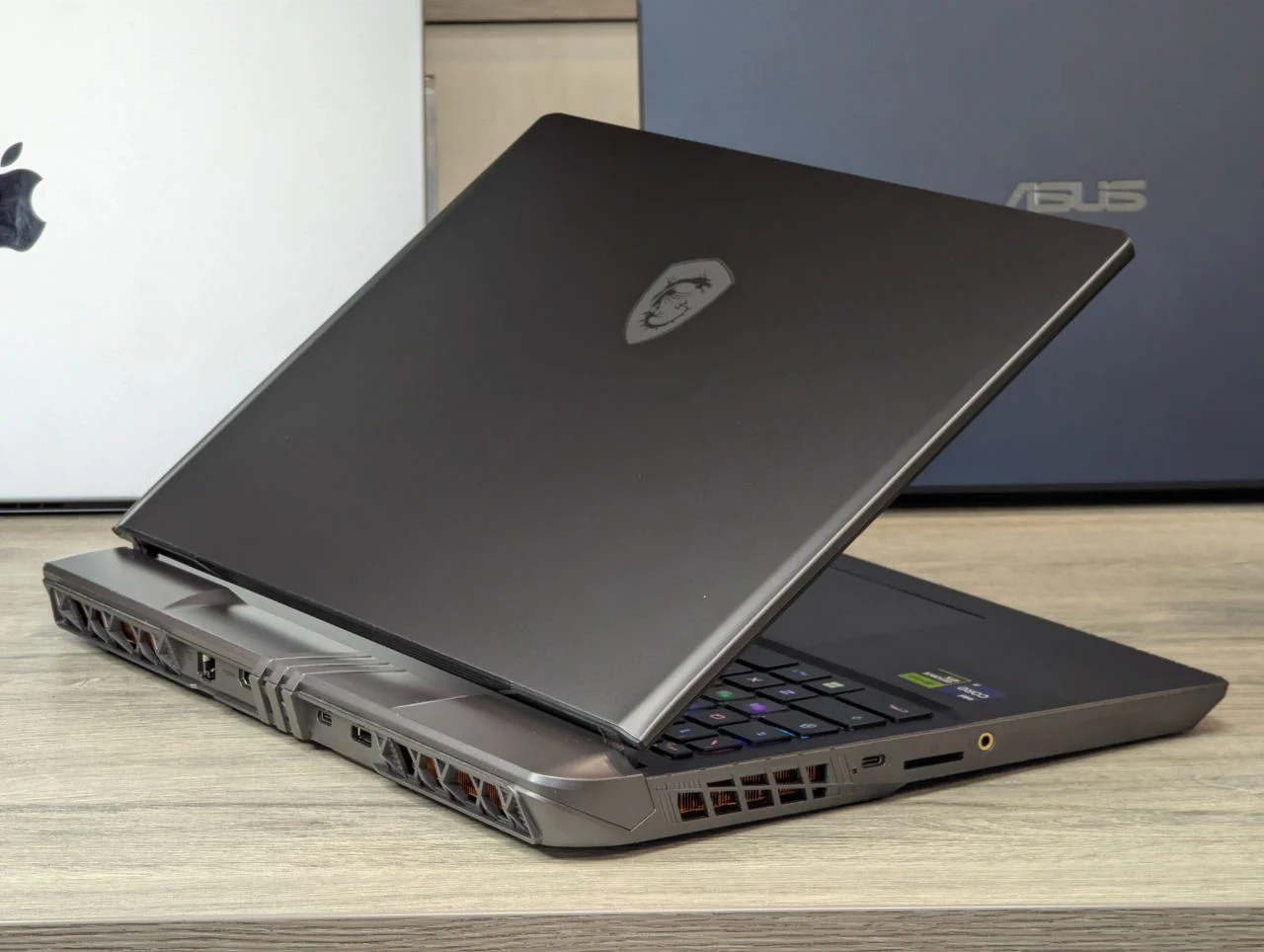 MSI Vector GP68HX | i9 13950HX | 32GB | 1TB | RTX 4090 | 16.0″ 144Hz — miniatură 14