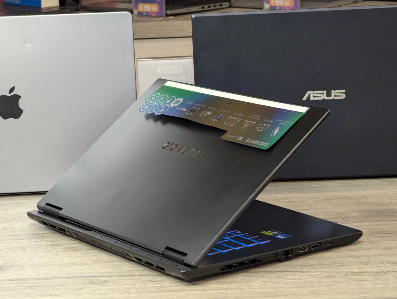 Gigabyte A16 | Core 7 240H | 32GB | 1TB | RTX 5070 Ti | 16.0″ 2.5K 165Hz — miniatură 10