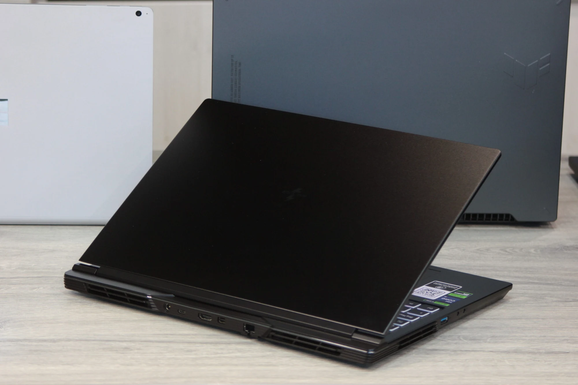 Nou! PcCom Legend | i9-14900HX | 16GB | 512GB | RTX 4070 | 16.0″ 165Hz — miniatură 11