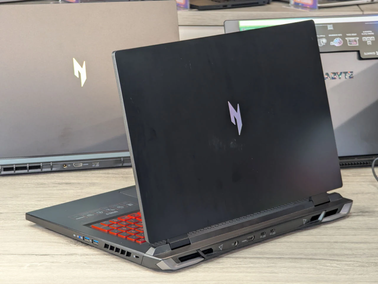 Acer Nitro 17 AN17-42 | Ryzen 7 8745HS | 32GB Ram | 1TB | RTX 4070 8GB | 17.3″ — miniatură 8