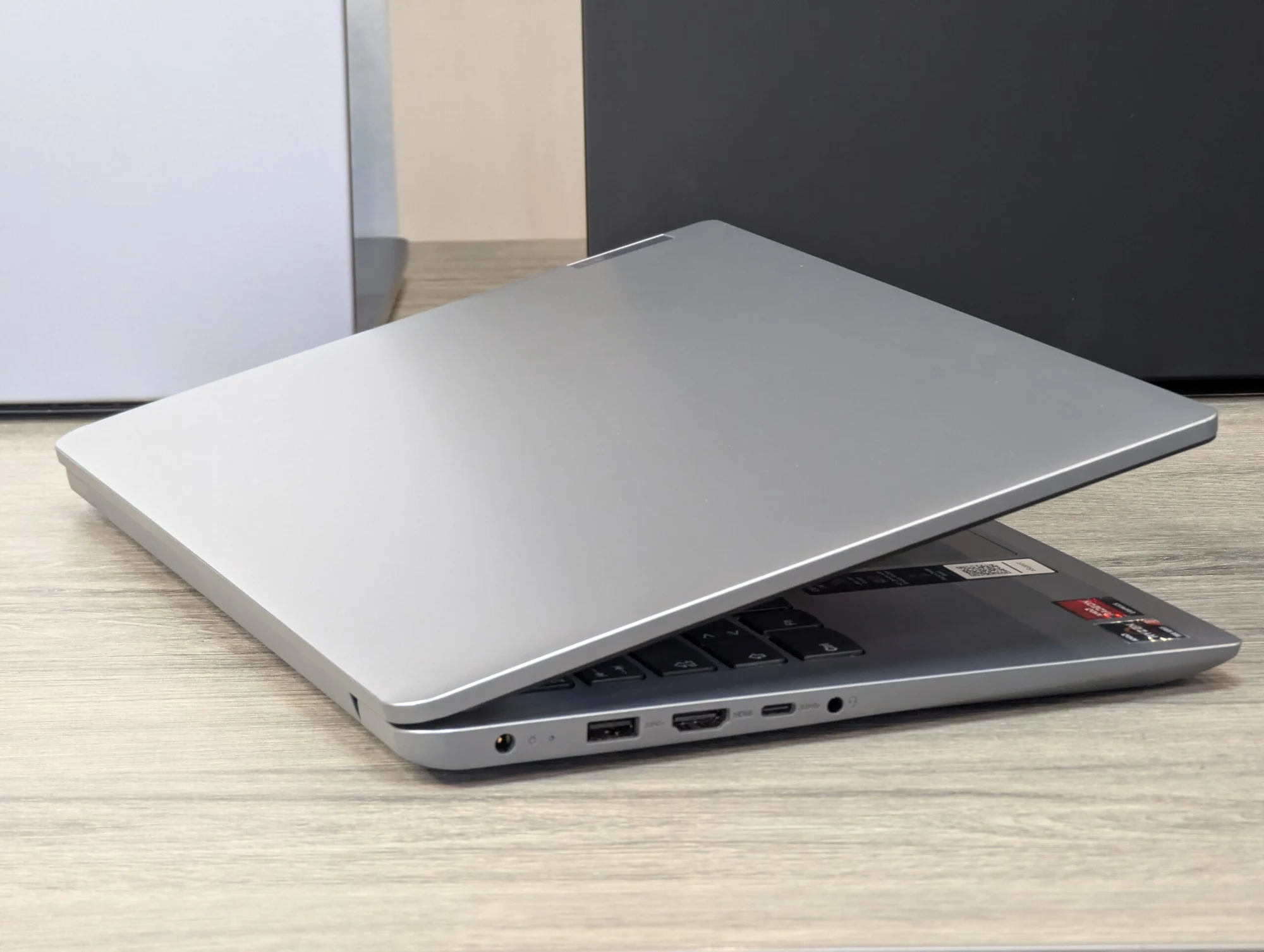 Ca nou! Lenovo IdeaPad | AMD Ryzen 3 7320U | 8GB DDR5 | 256GB SSD | AMD Radeon 610M | 14.0″ Full HD — miniatură 10