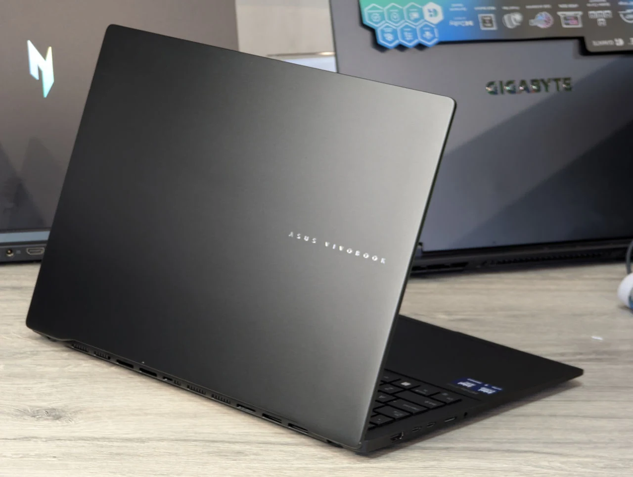 Ca nou! ASUS Vivobook S16 | Ultra 9 285H | 16GB Ram | 1TB | 16″ — miniatură 9
