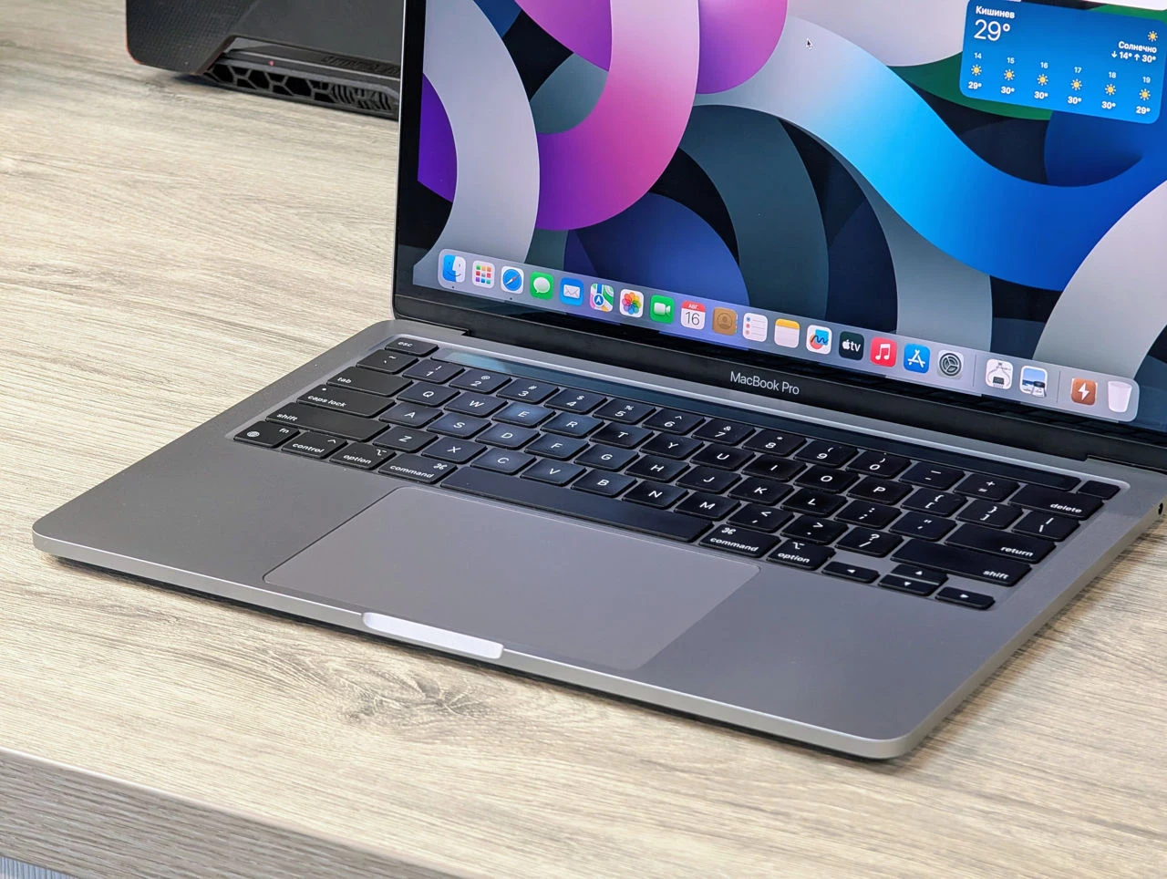Apple MacBook Pro 13 (2020) | Apple M1 | 16GB RAM | 256GB SSD | 13.3″ — miniatură 10