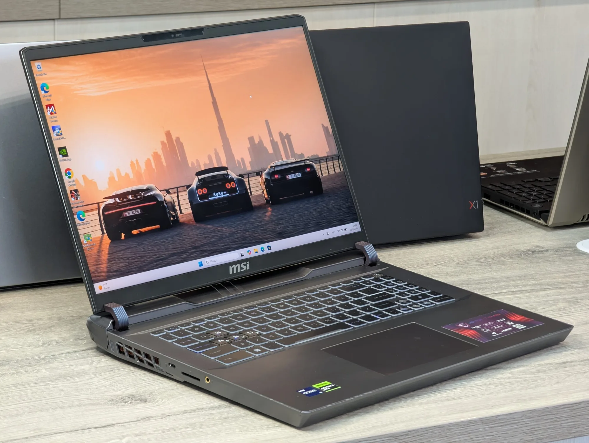 MSI Vector 17 HX | i9-13980HX | 32GB | 1TB | RTX 4080 | 17.3″ 240Hz — miniatură 6