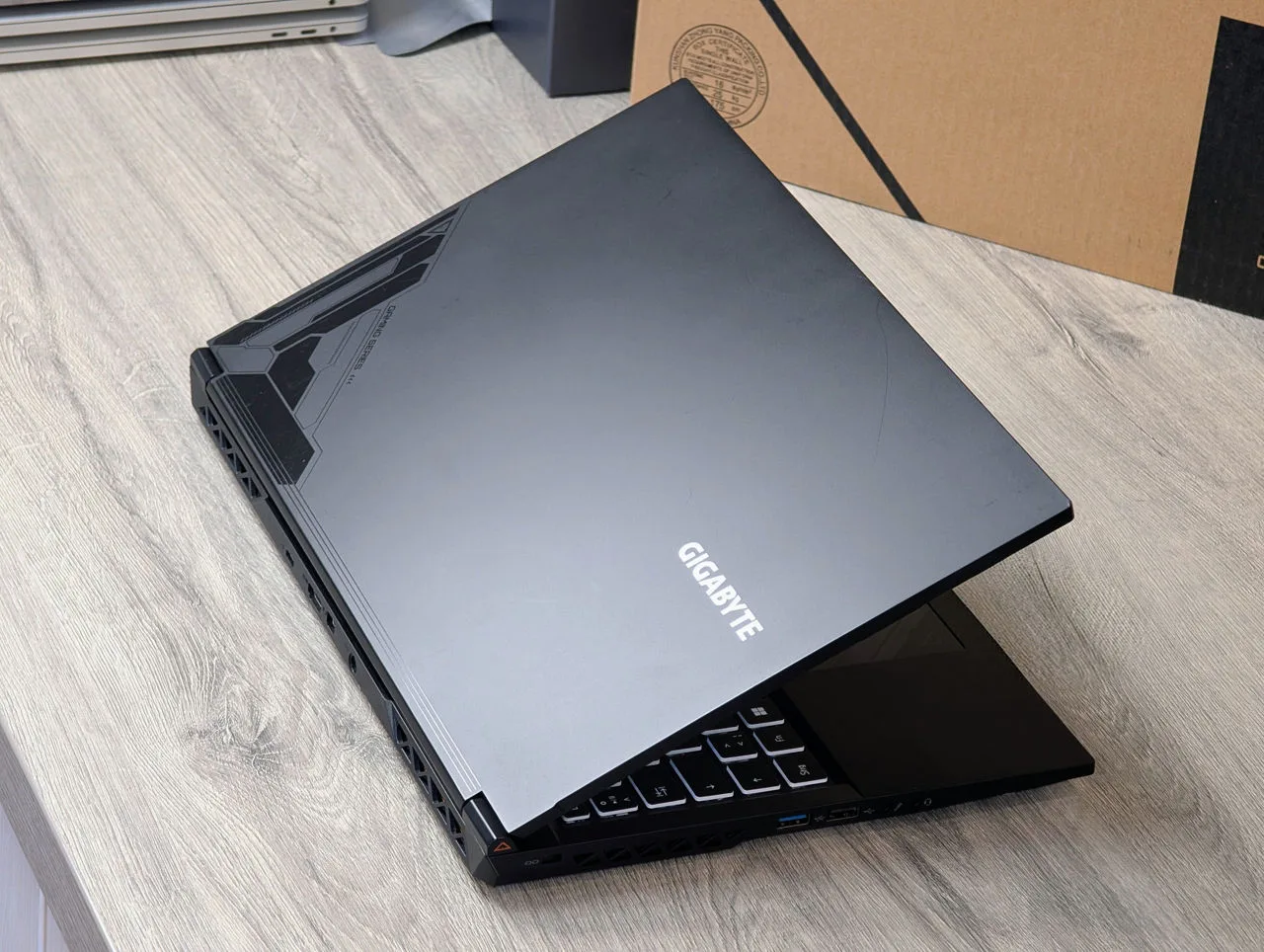 Gigabyte G5 | i7 13620H | 16GB | 512GB | RTX 4050 | 15.6″ 144Hz — miniatură 15