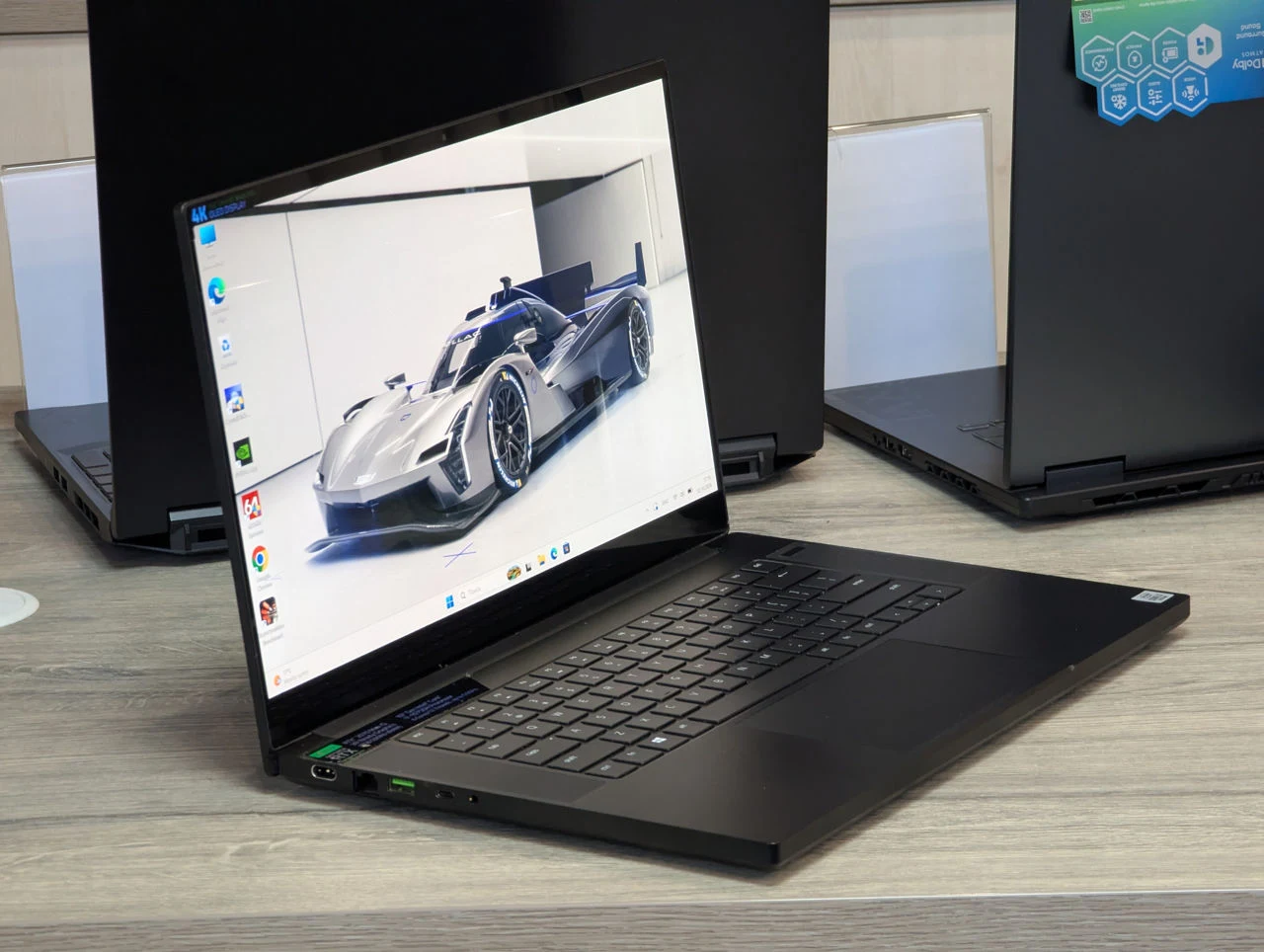 Ca nou! Razer Blade 15 (2020) | Intel Core i7-10750H | 16GB | 512GB | RTX 2070 — miniatură 5